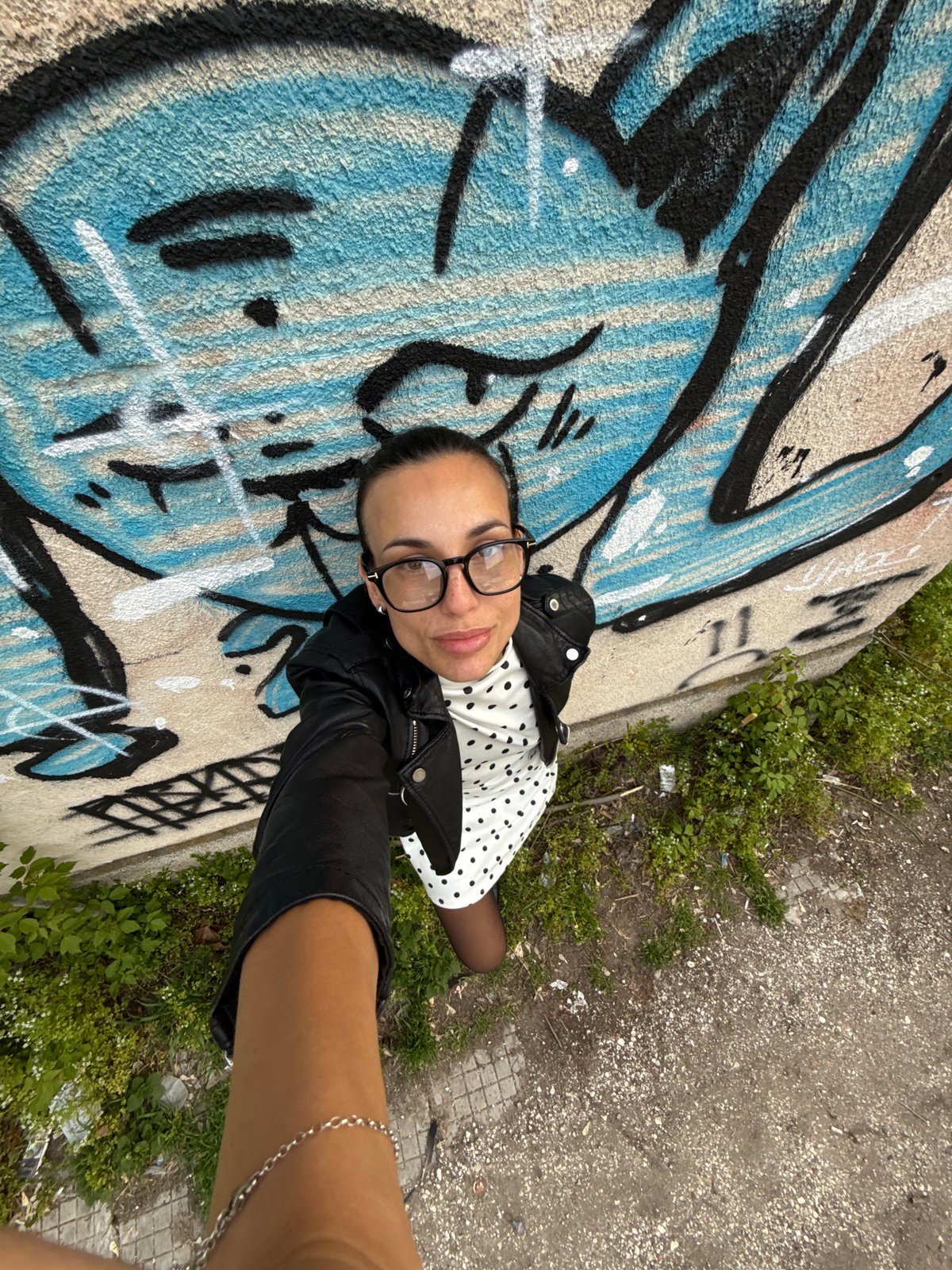 Woman in polka-dots spotted at two Pleven locations