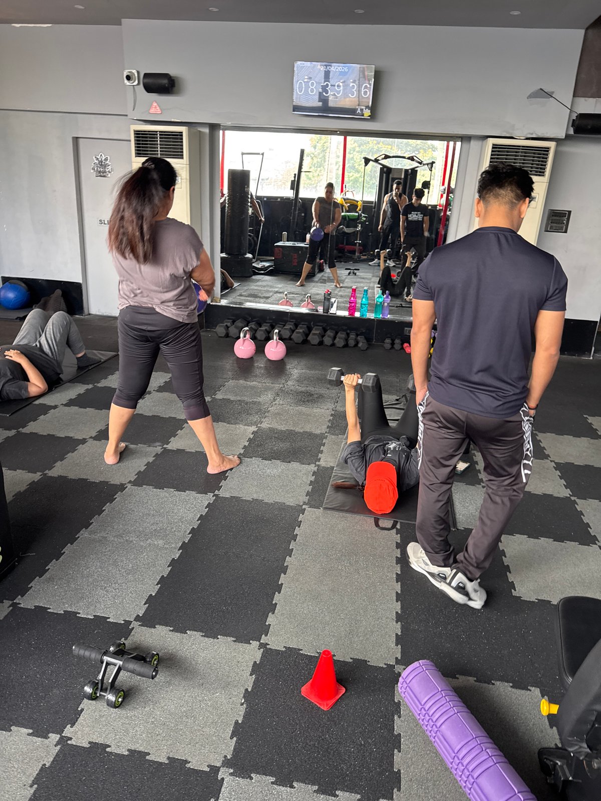 Early morning workout session documented at Kolkata fitness center