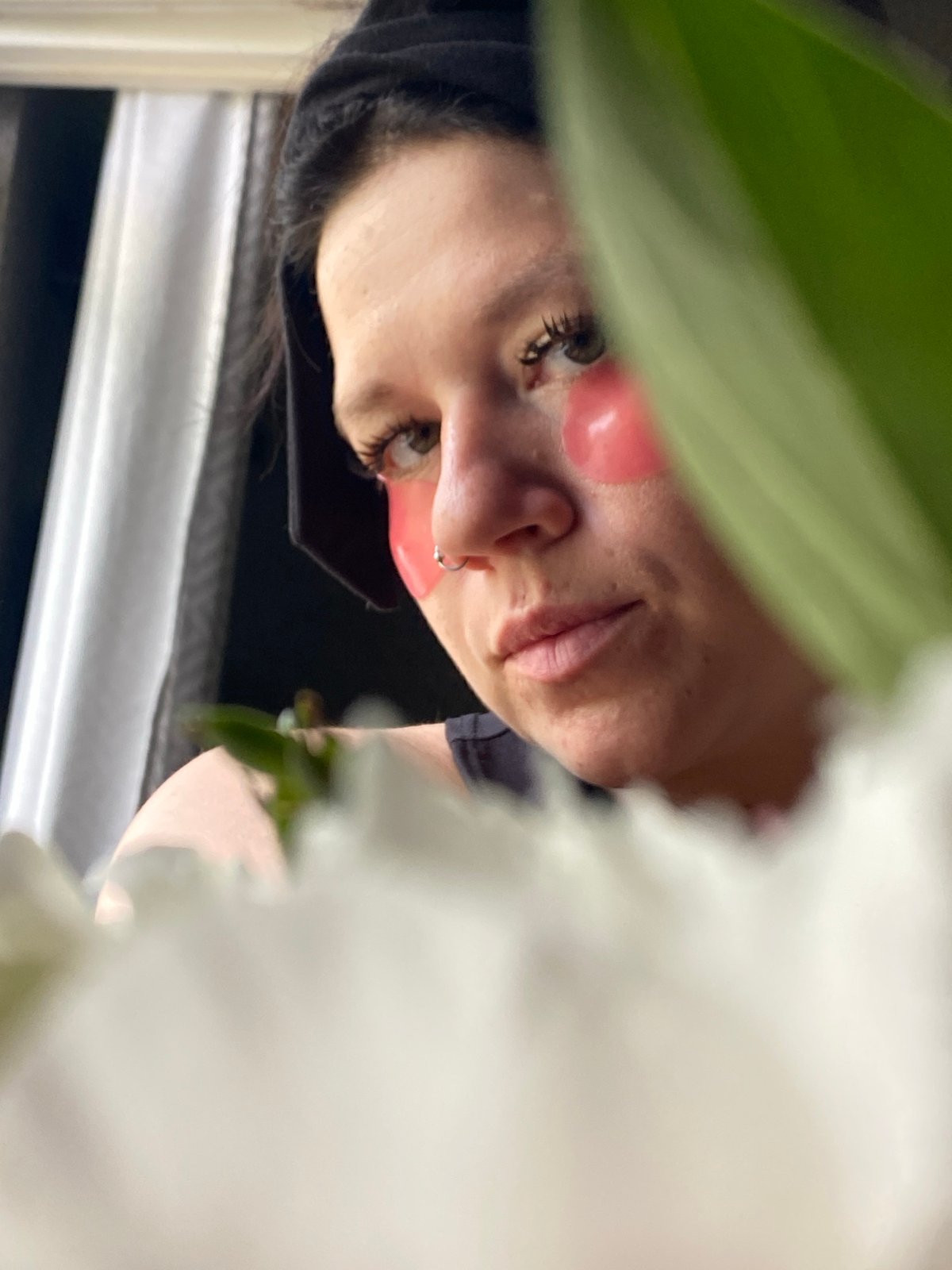 Slow morning at home in Chaikovsky — skincare, selfies, breakfast