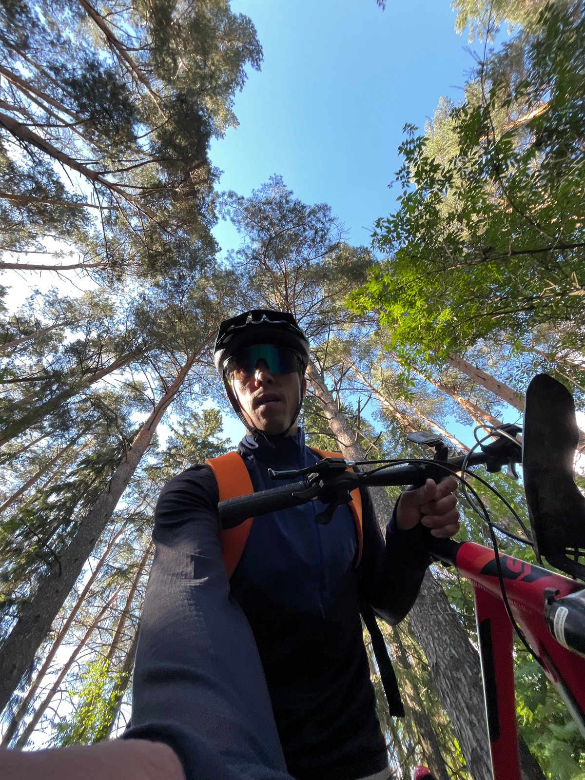 Cyclist and vehicle activity observed on Chaikovsky roads