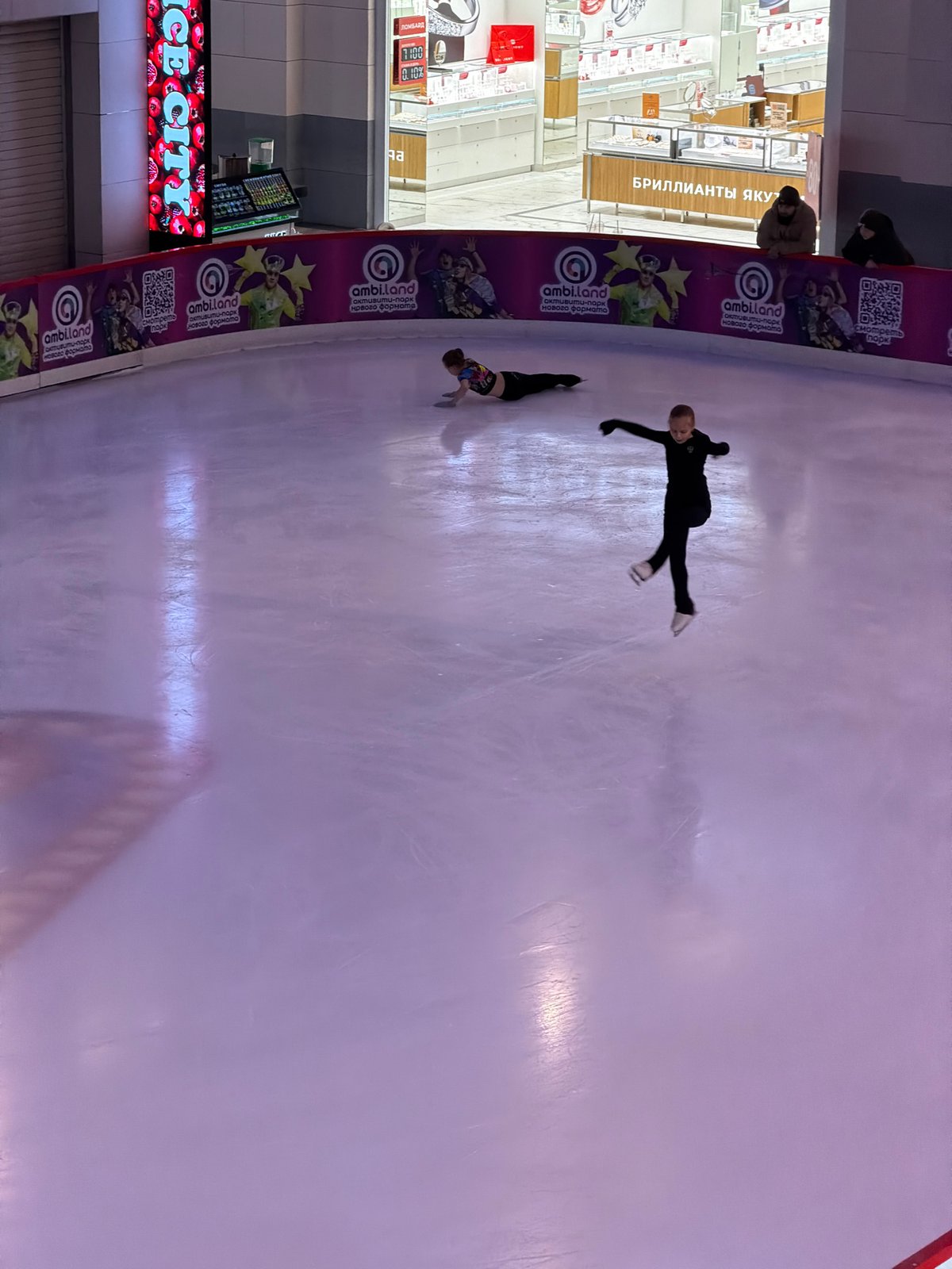 Afternoon leisure activities documented at Khimki entertainment venue