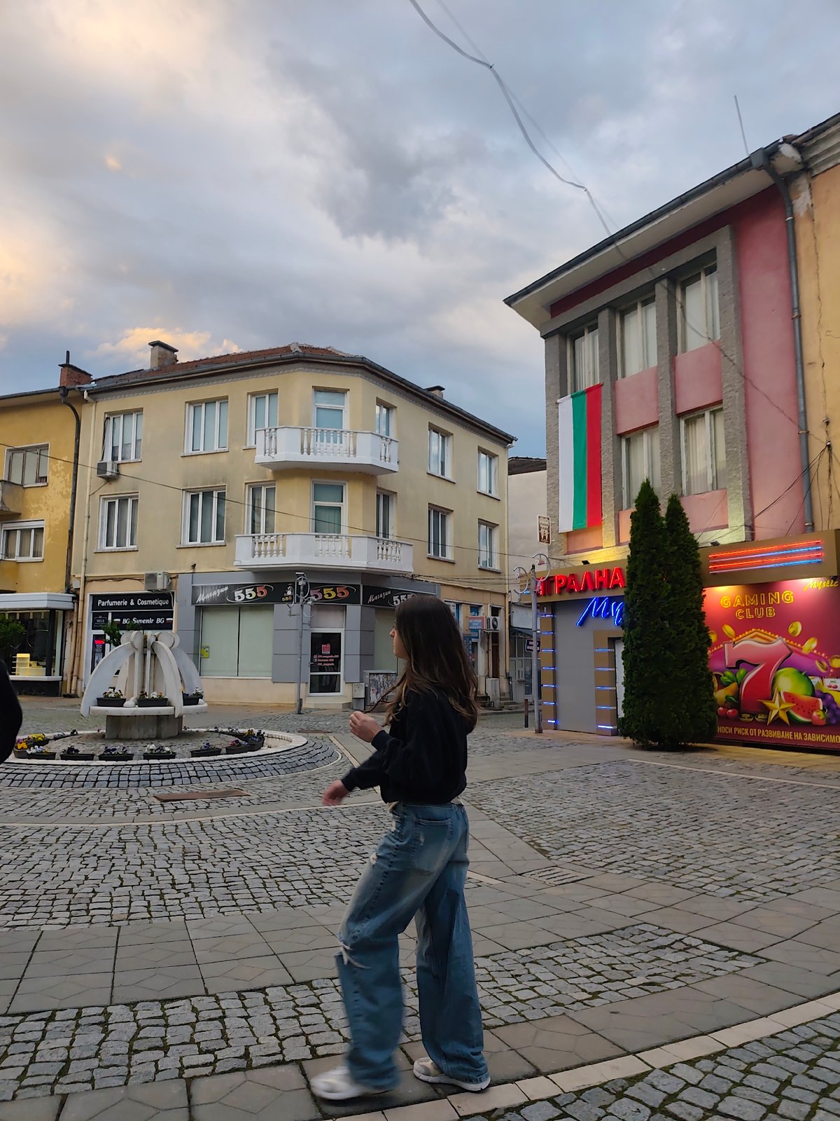 Crowd gathers in Bulgarian town square, official arrives