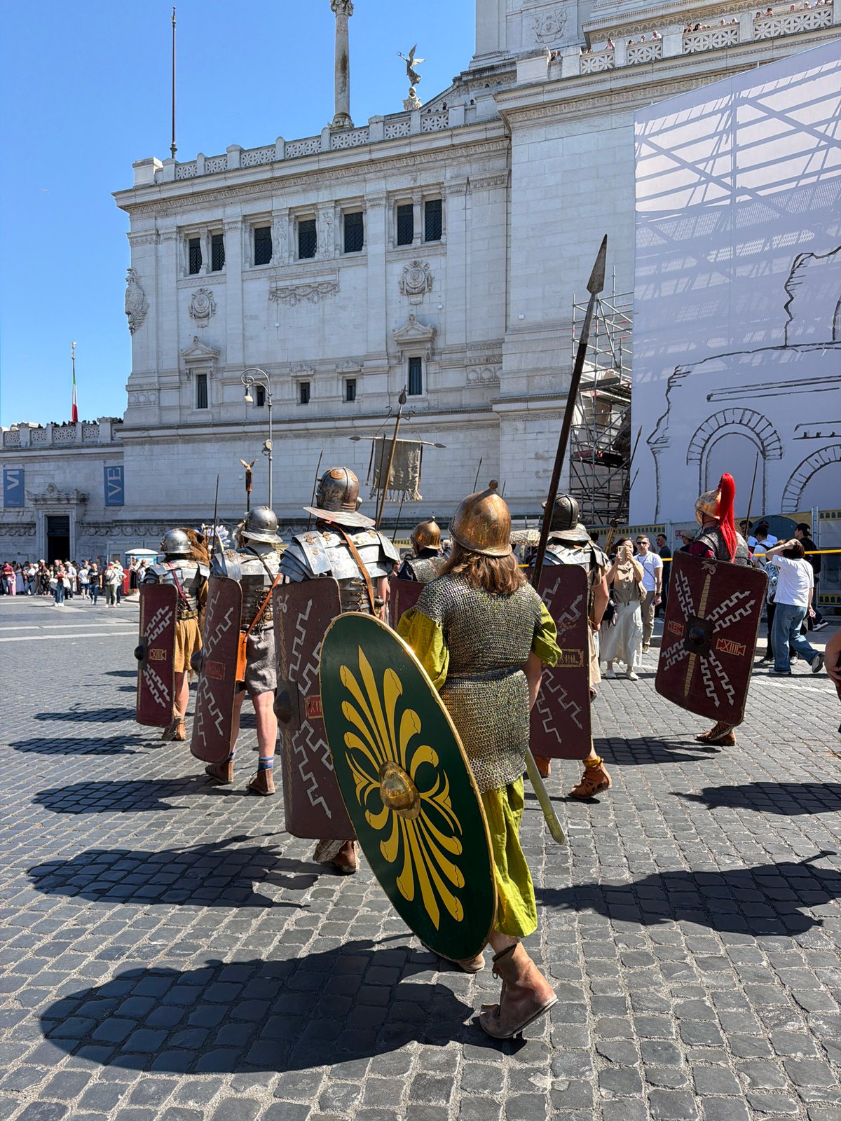 Roman costume performers march through historic Rome piazza