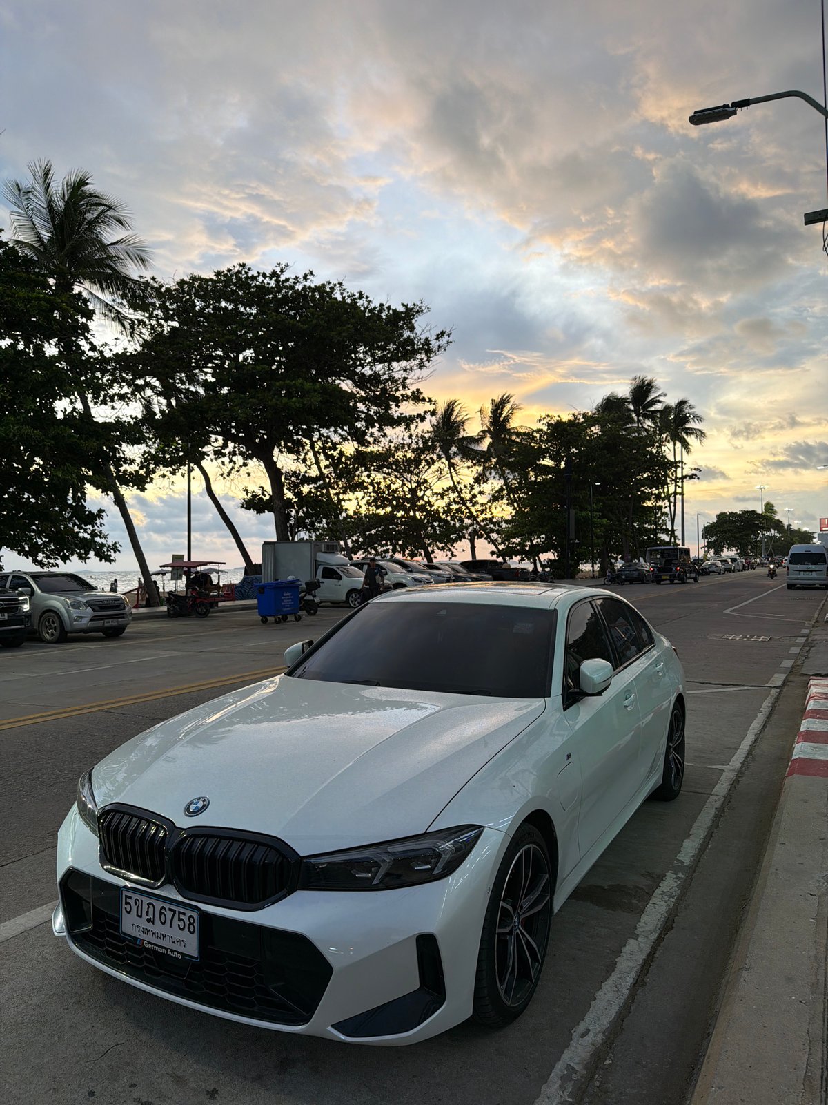 Everyday street life documented in Pattaya City, Thailand