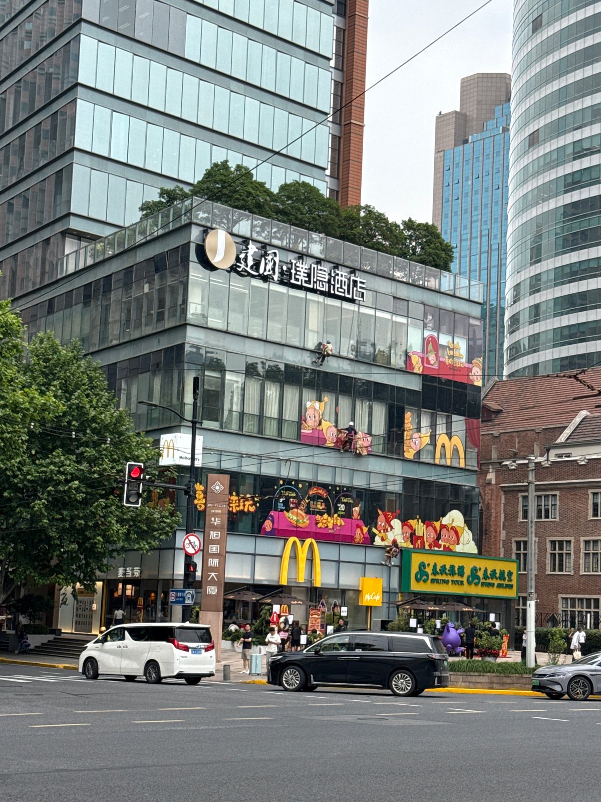 Morning walk through central Shanghai captures urban diversity