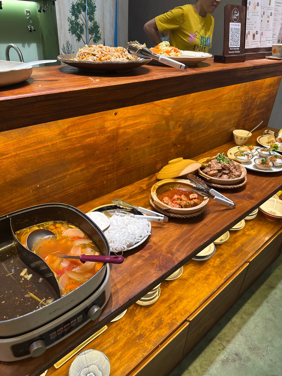 Vegan buffet restaurant interior documented in Đà Nẵng, Vietnam