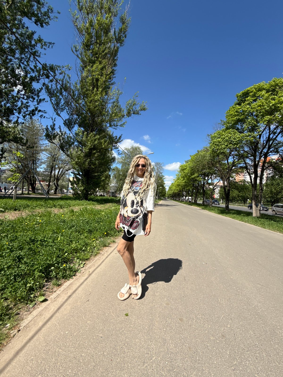 Blonde woman spotted in multiple locations across Russian towns