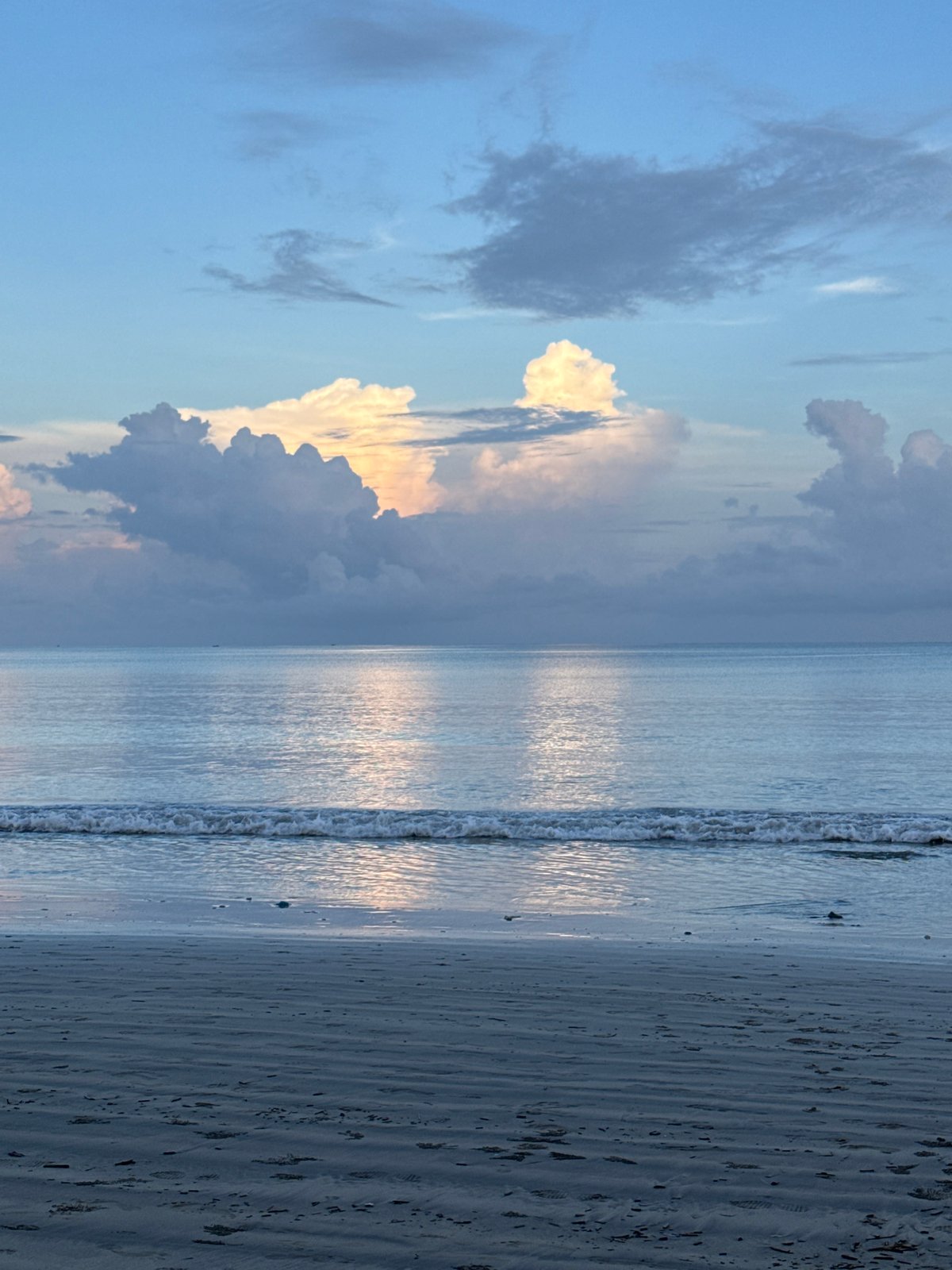 Contrasting pollution conditions documented at Jimbaran Beach Indonesia