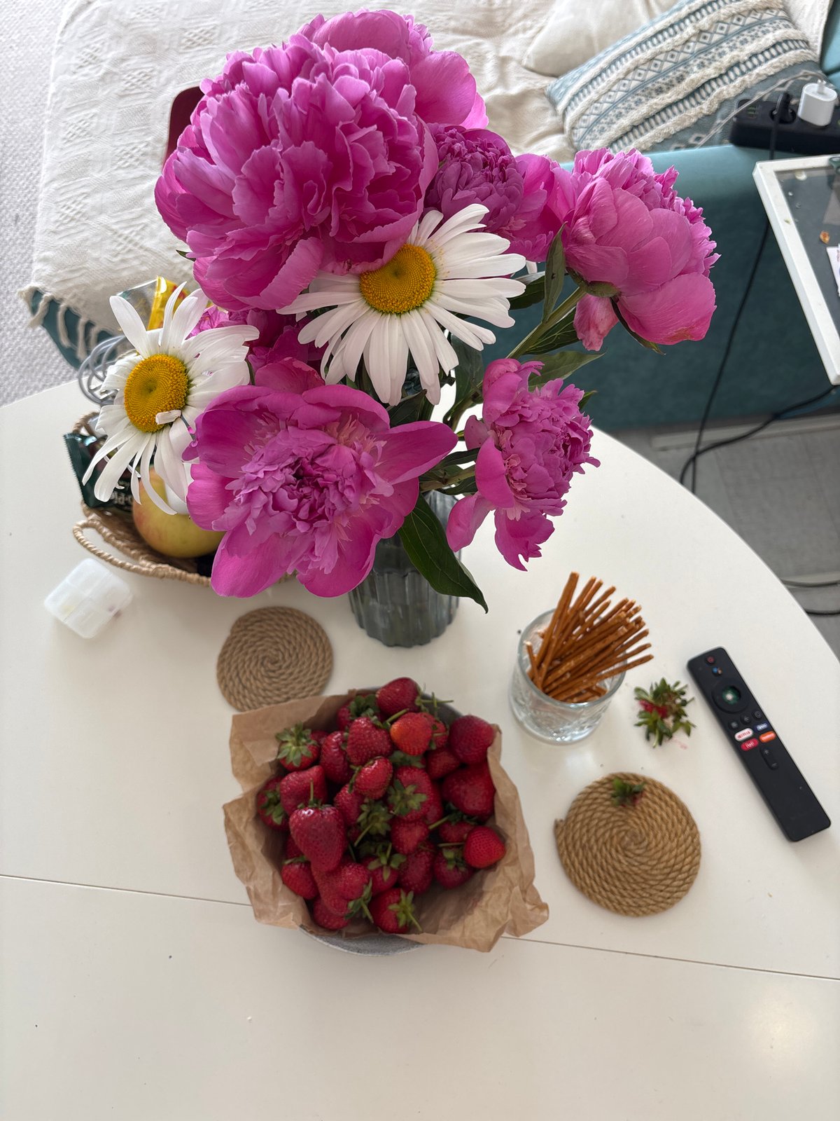 Domestic life moments documented across morning in Krasnoyarsk