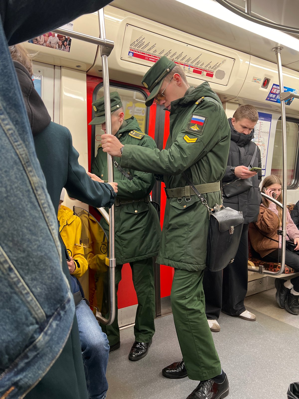 Passengers including military personnel observed on Saint Petersburg train