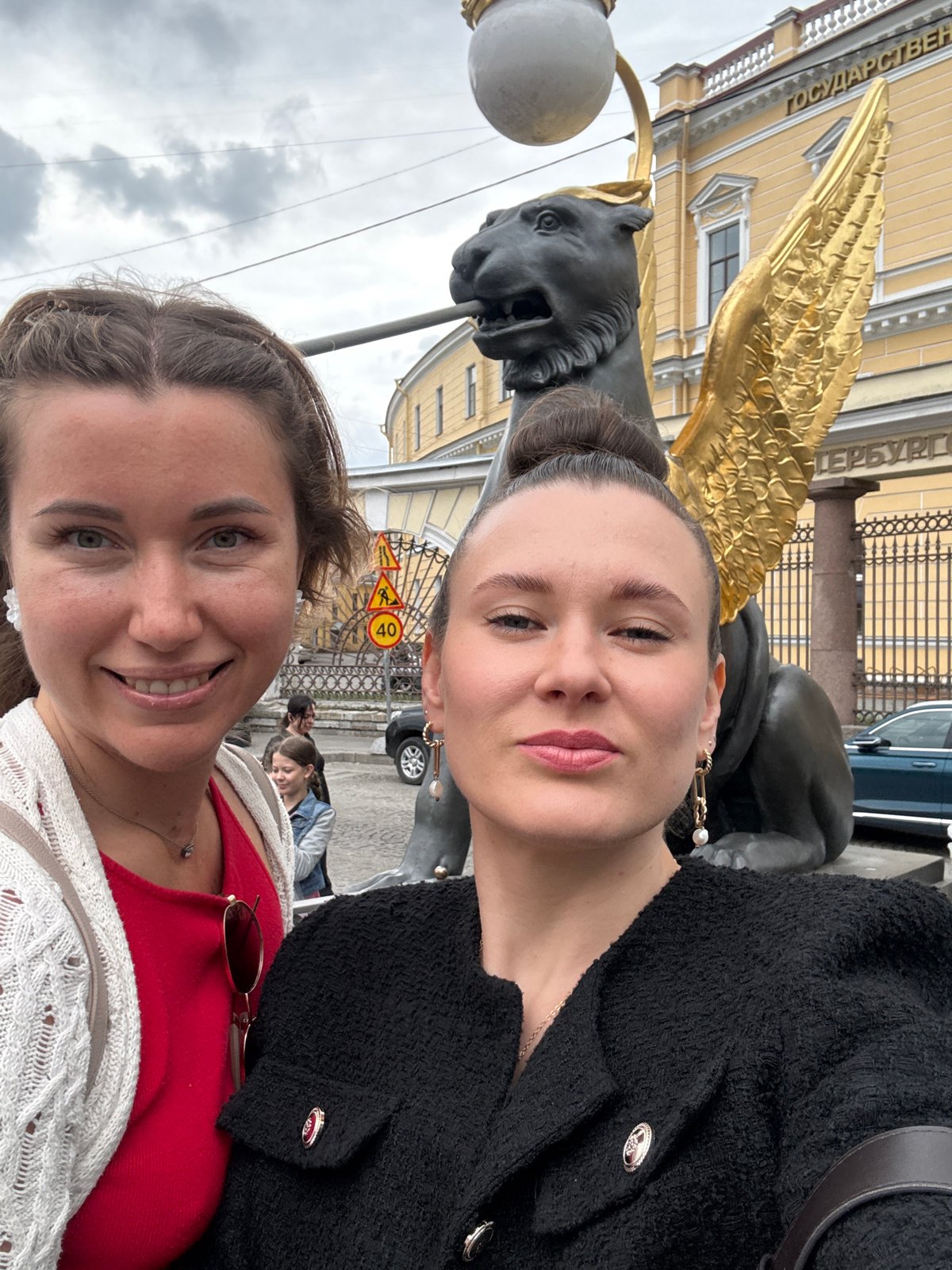 Women photograph Saint Petersburg sightseeing tour, visiting cathedral and canals