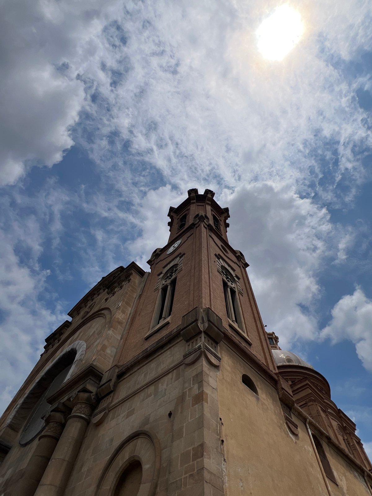 Barcelona street scenes and landmarks documented in 14-minute sequence