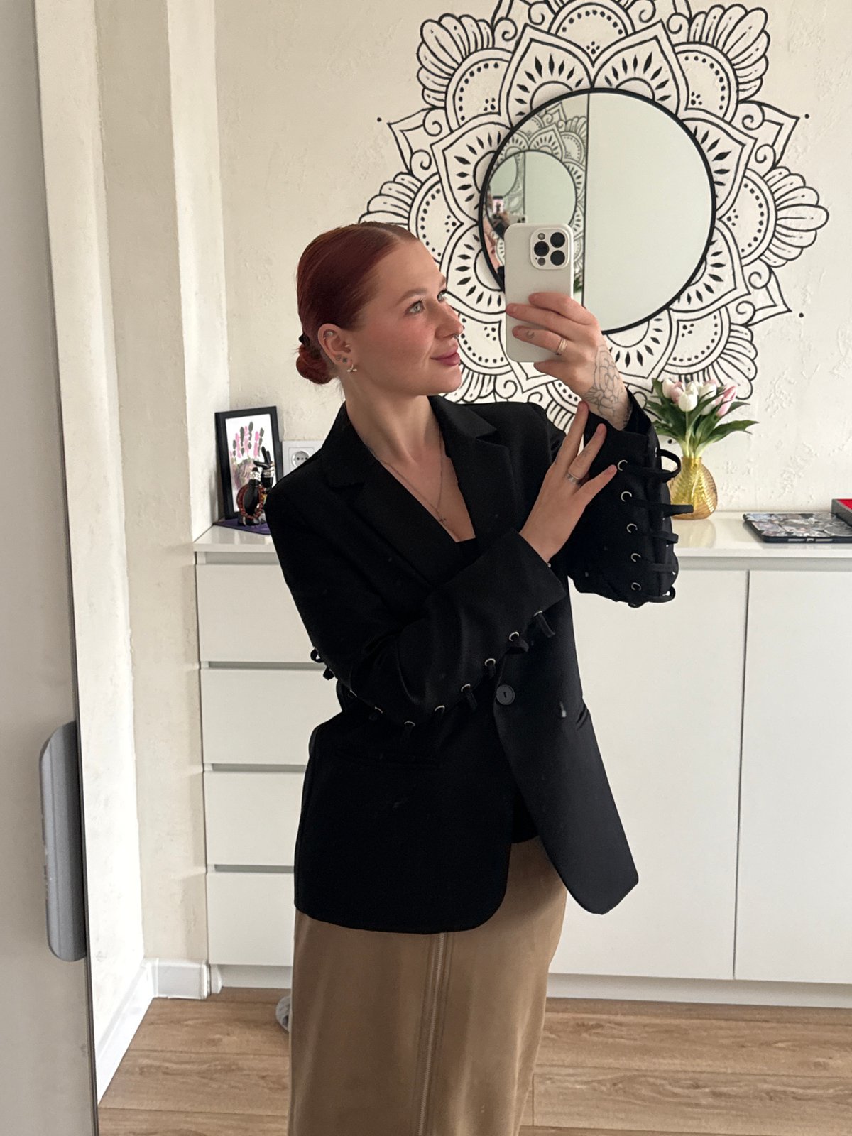 Woman photographed multiple times in Rostov-on-Don apartment setting