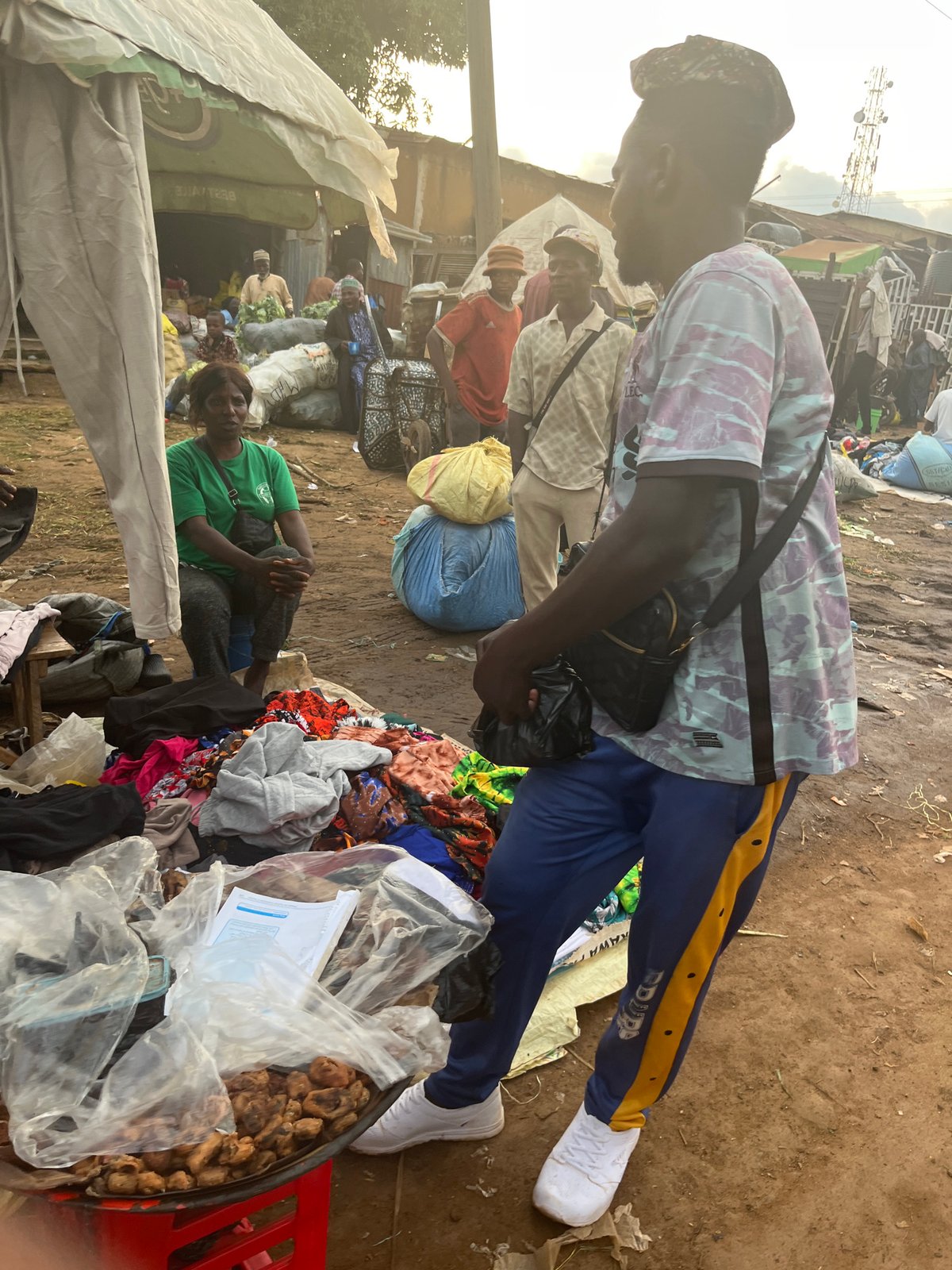 Daily Market Life Unfolds in Gura Top, Nigeria