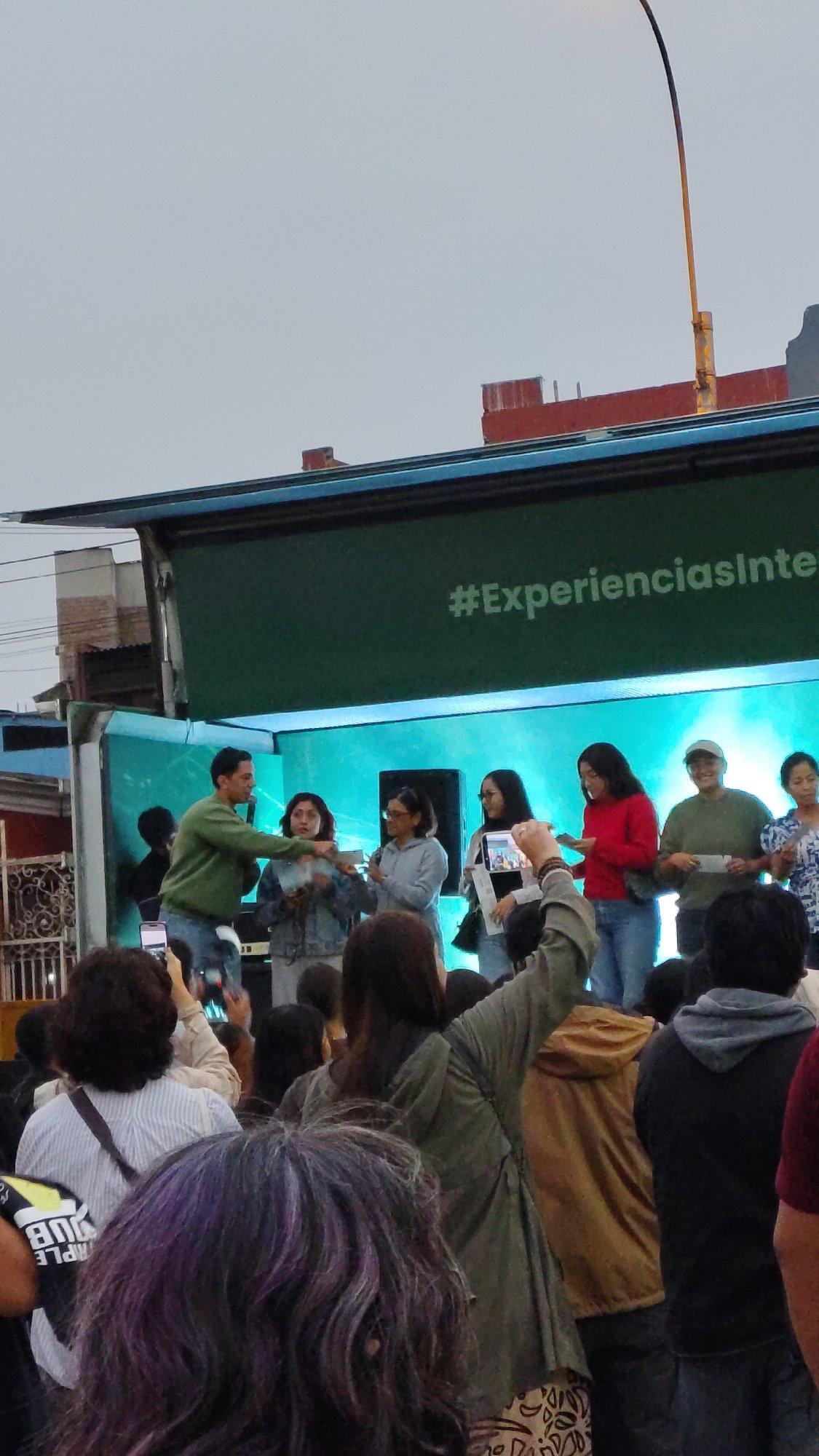 Mobile stage draws crowd in Lima's Barranco district