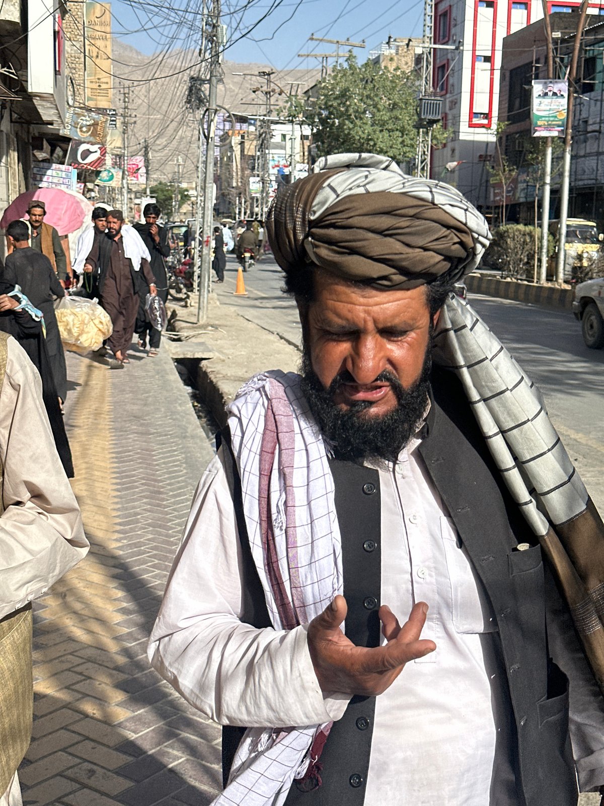 Speaking in traditional dress, Quetta City Tehsil