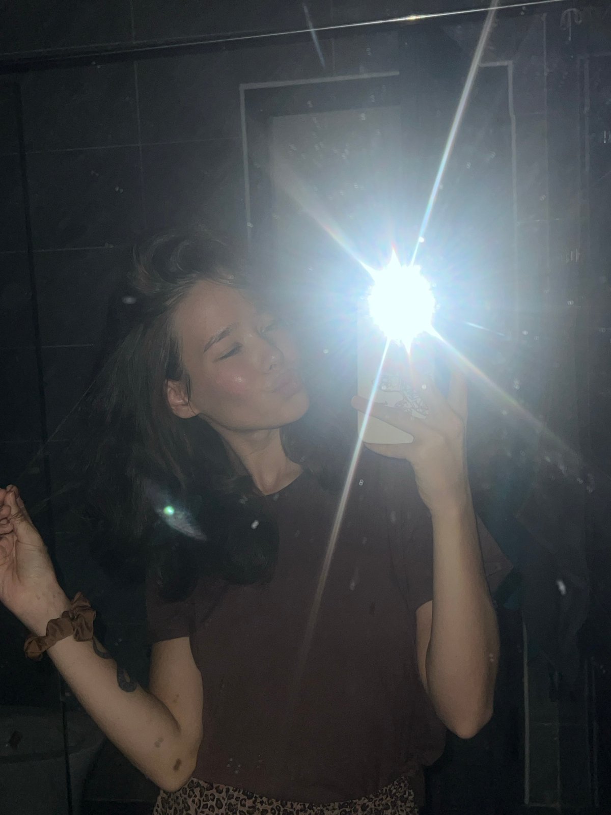 Woman documents bathroom routine through selfies in Vietnam
