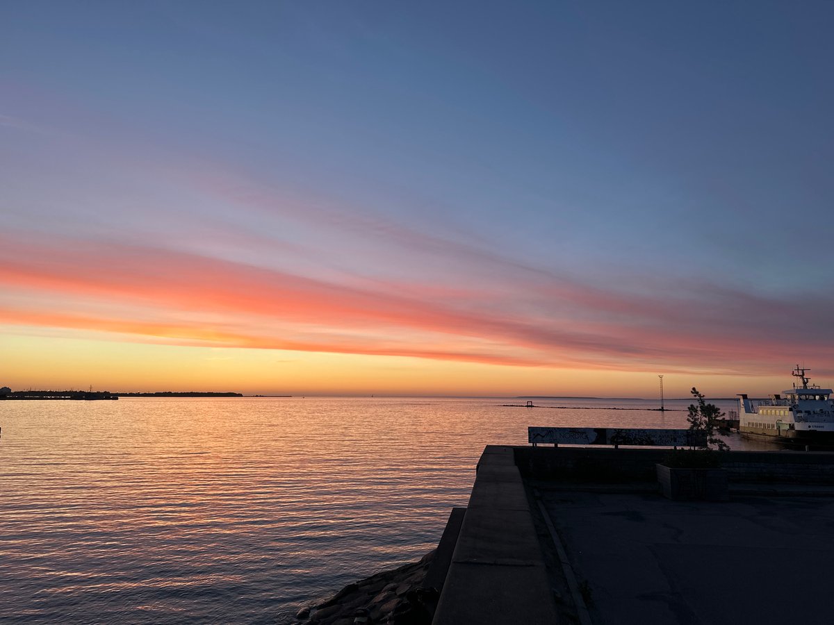 Sunset documented across Tallinn's Baltic coastline in 17-minute sequence