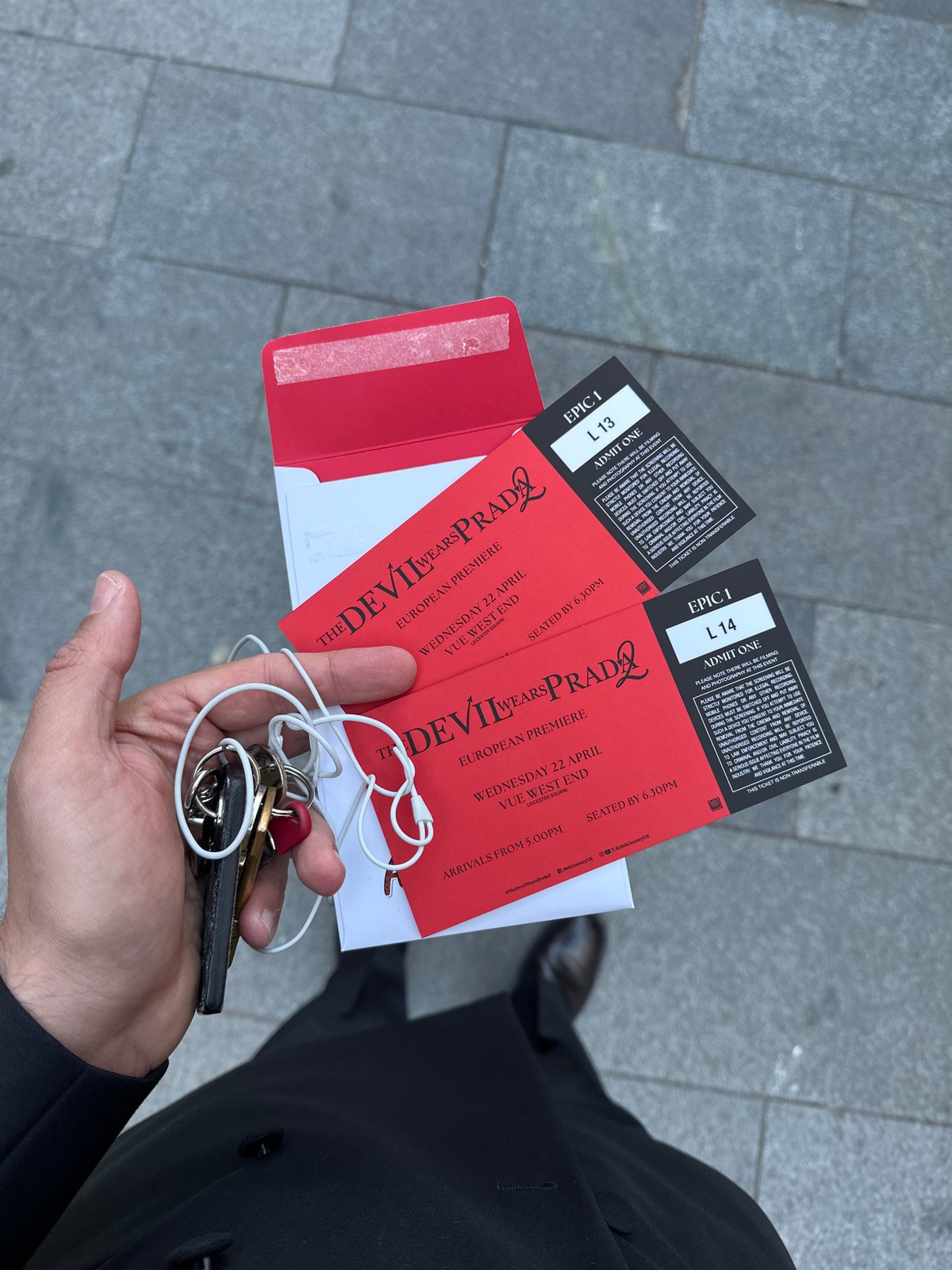 London afternoon captures tickets, premiere event, pub drinks, dog