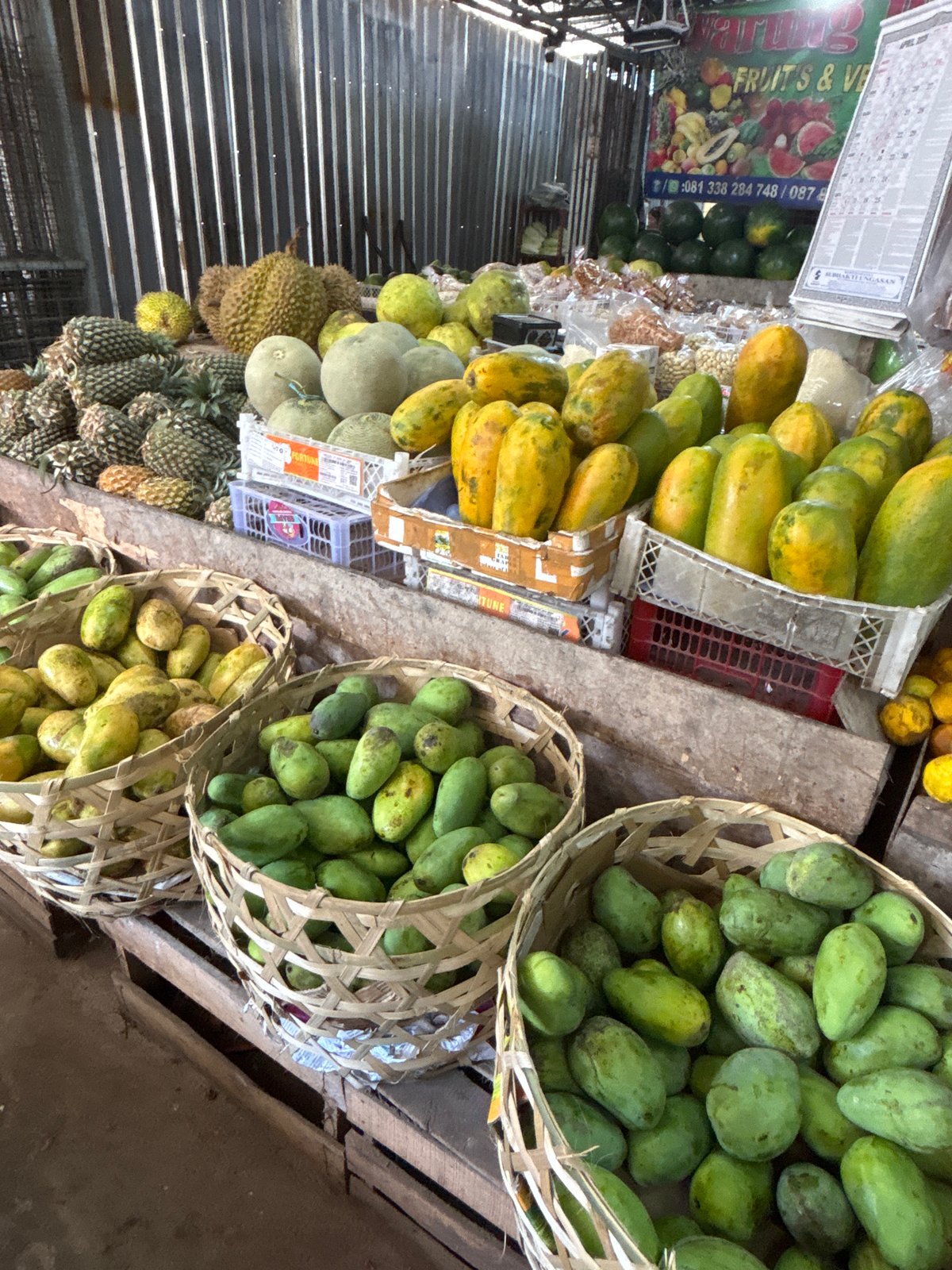 Vibrant fruit market documented in Ungasan, Indonesia