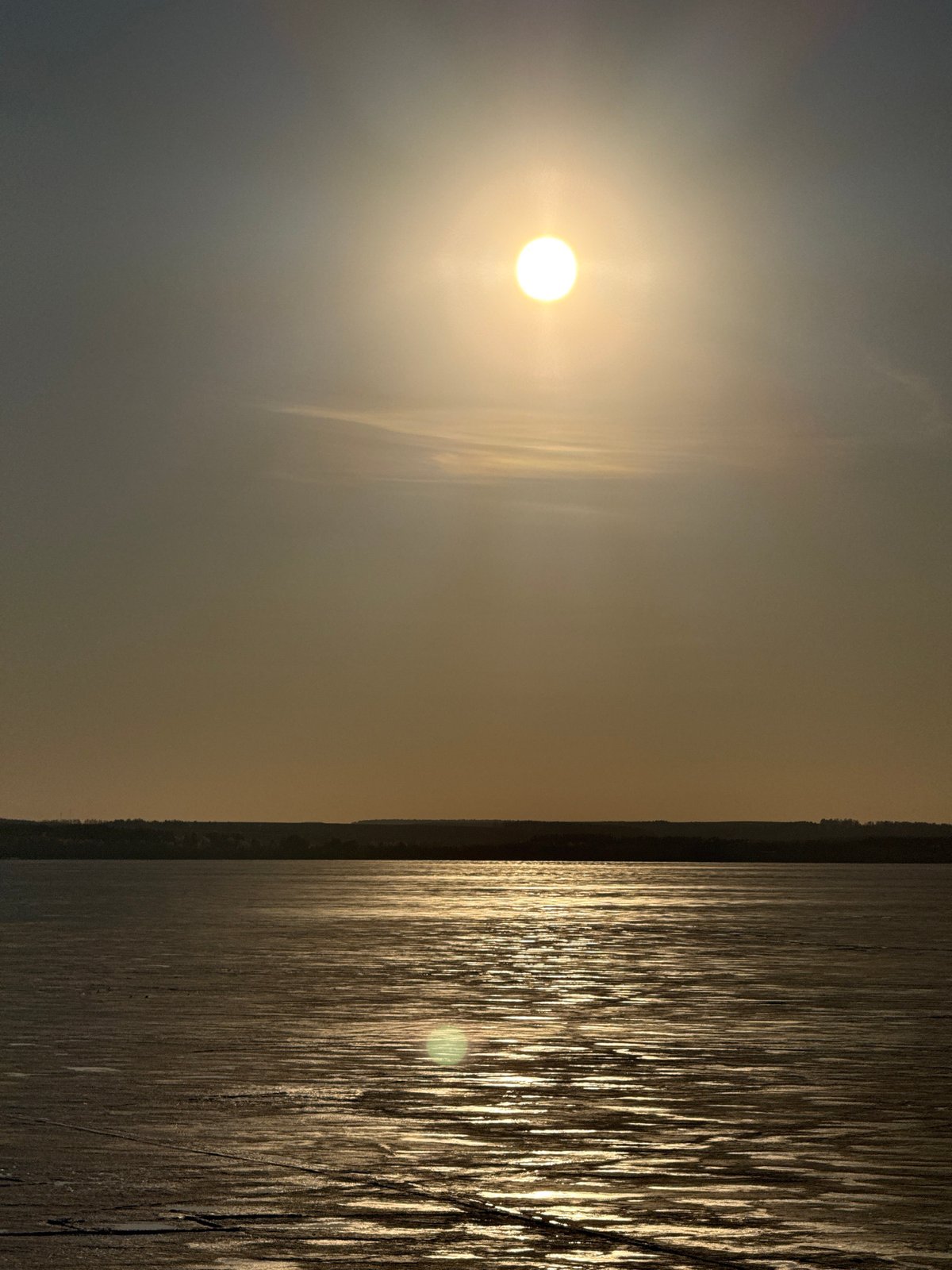 Afternoon documentation around frozen Votkinsk Reservoir captures nature, objects