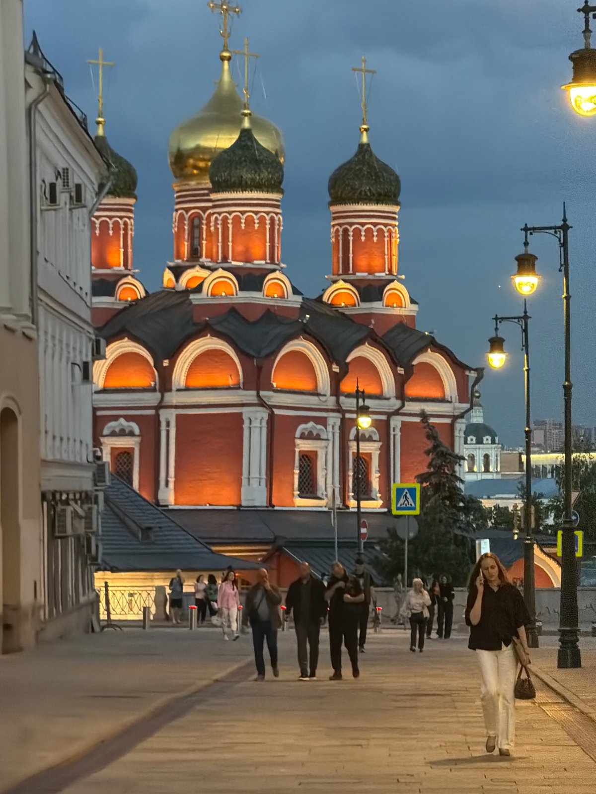 Evening life around Moscow's Red Square captured by witnesses