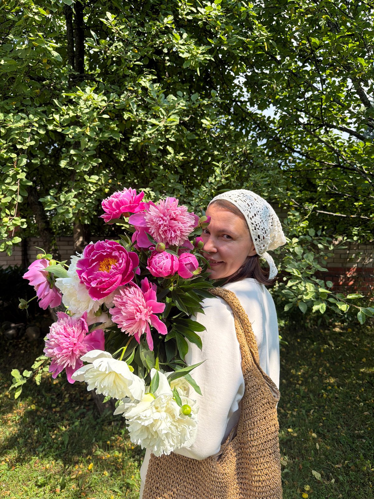 Peony bouquet photoshoot in Russian garden