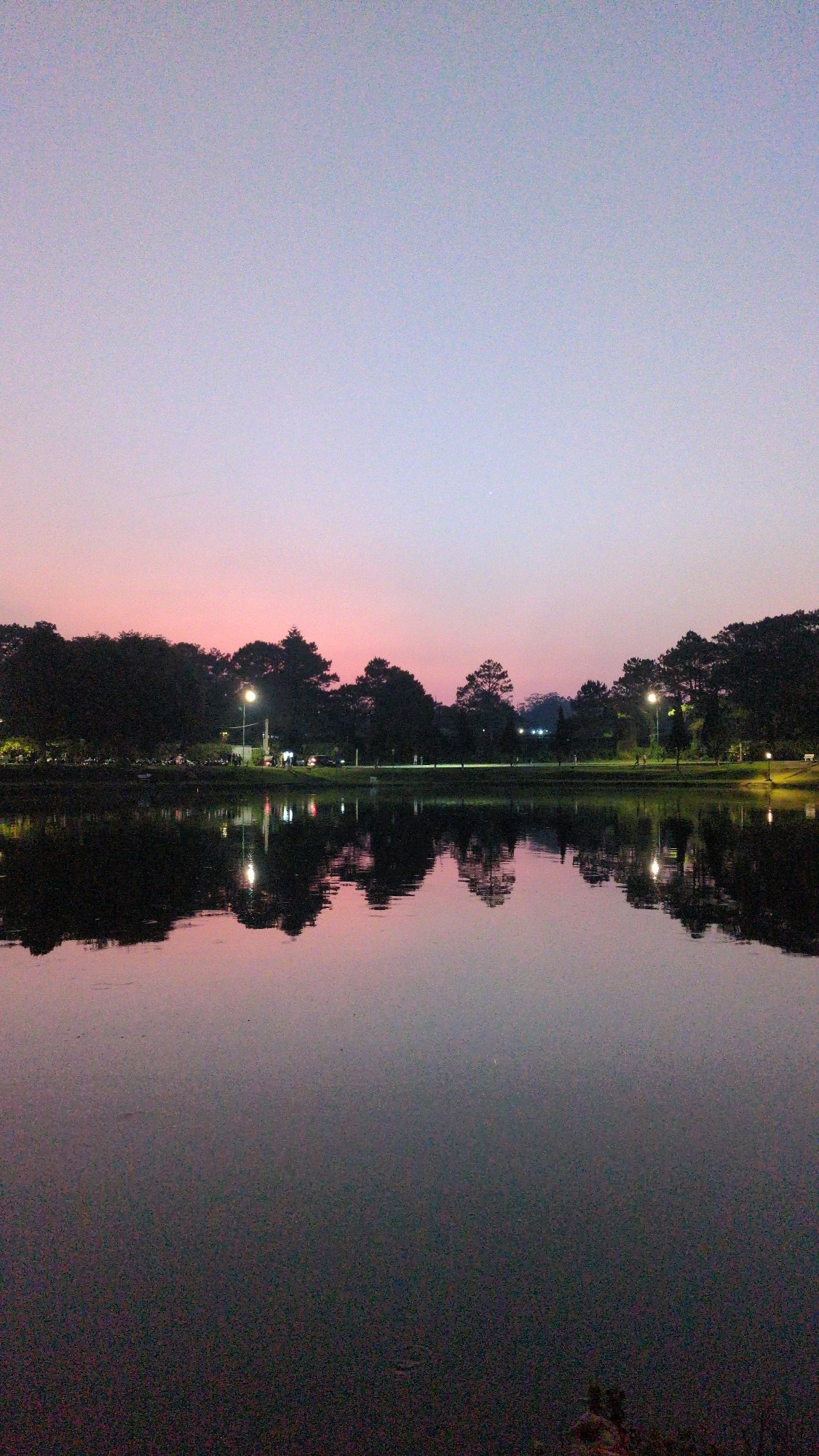 Lakeside moments documented around Xuan Huong Lake, Da Lat