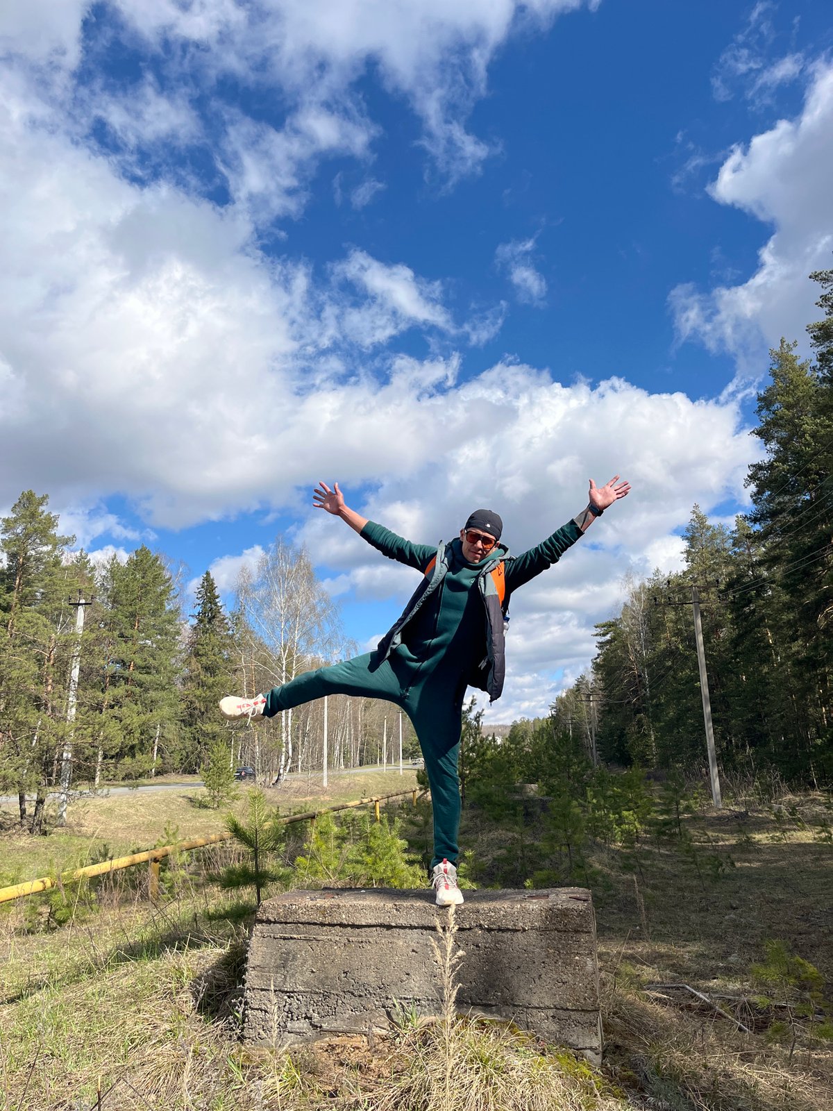 Morning photography session captures clear skies in Noviy, Russia