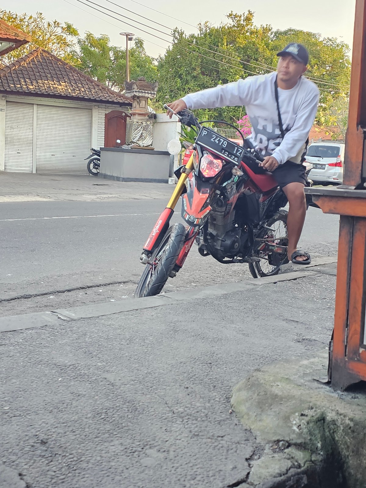 Ordinary Monday documented across Denpasar streets and beaches
