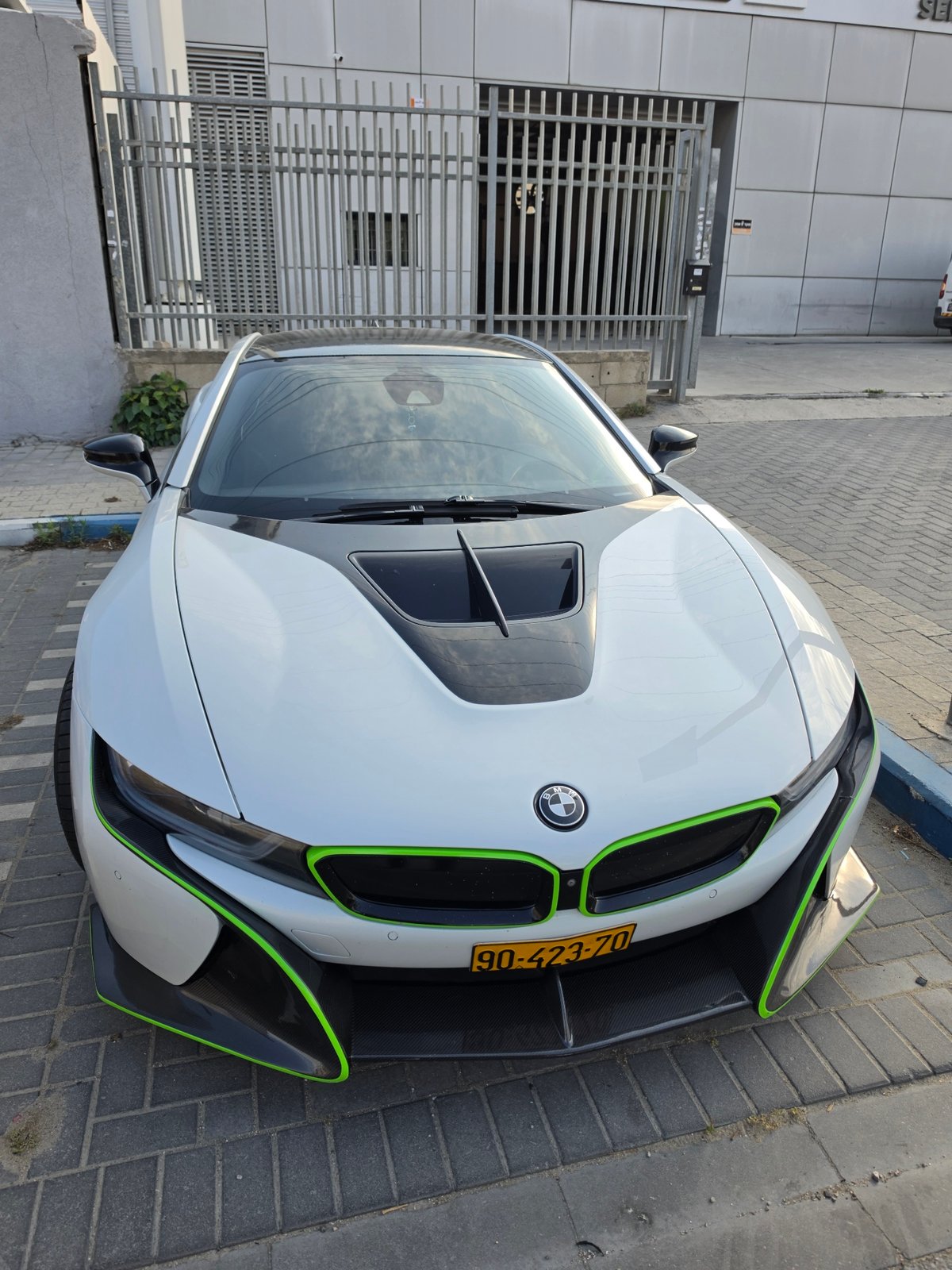 BMW i8 spotted parked on sidewalk in Rishon LeZion