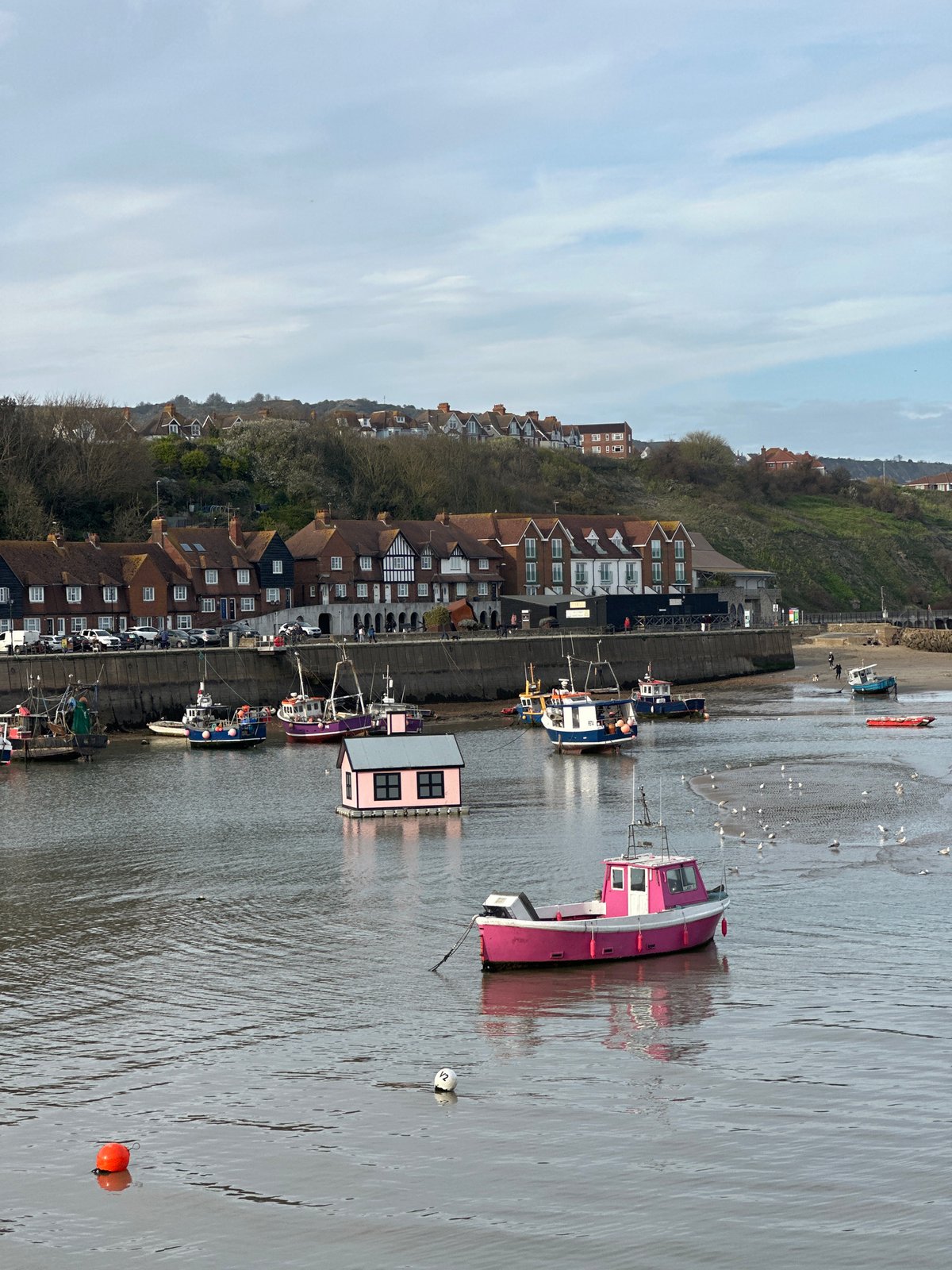 Man enjoys ice cream, souvenirs spotted in Folkestone seaside scene