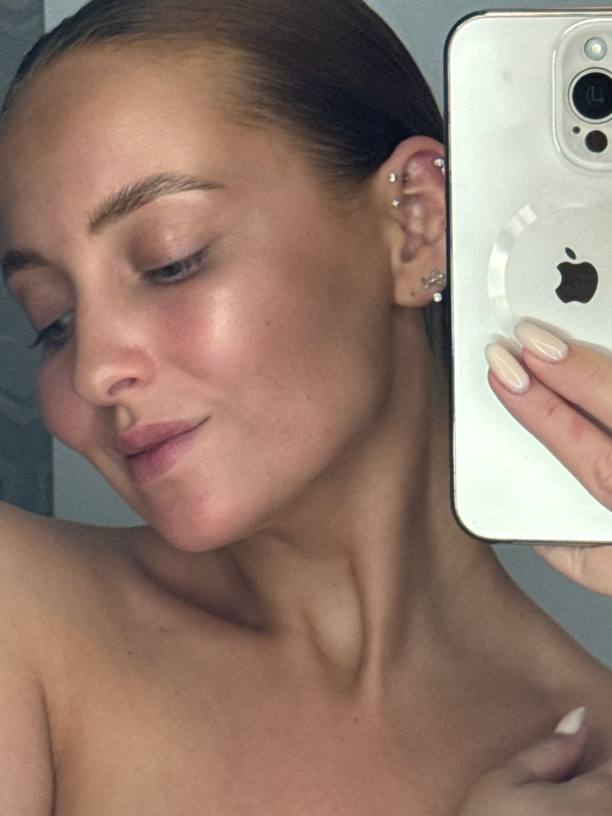 Evening selfies and cat photos captured in Chaikovsky apartment