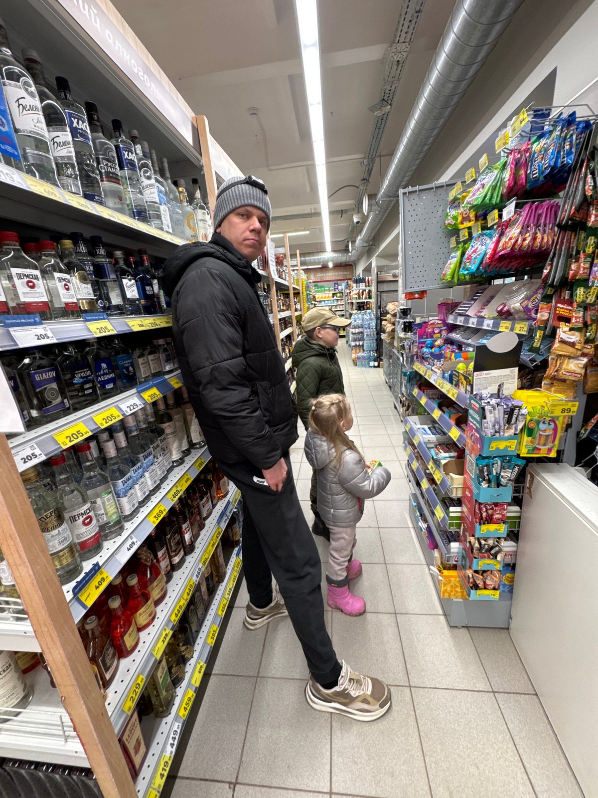 Family Evening Outing Documented in Горный Russia