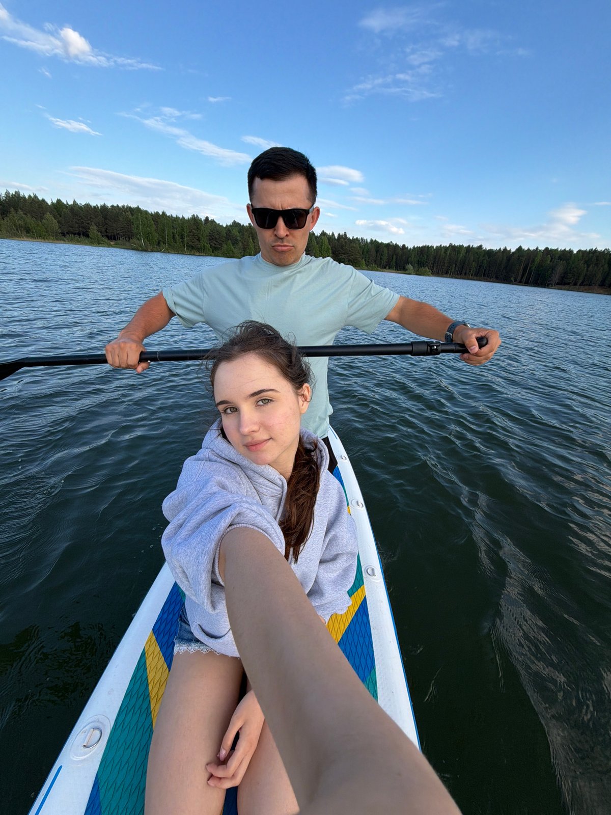 Couple enjoys hour-long paddleboard session on Russian waters