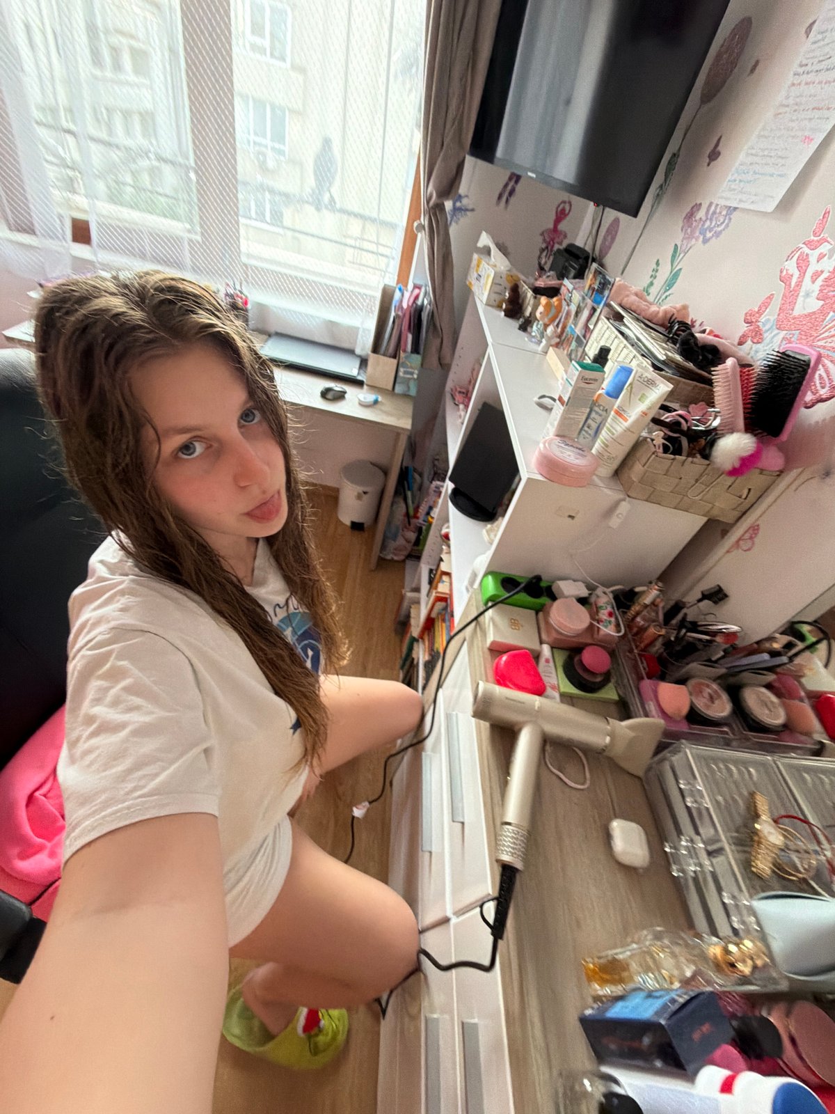 Woman documents afternoon of gaming and selfies in Burgas