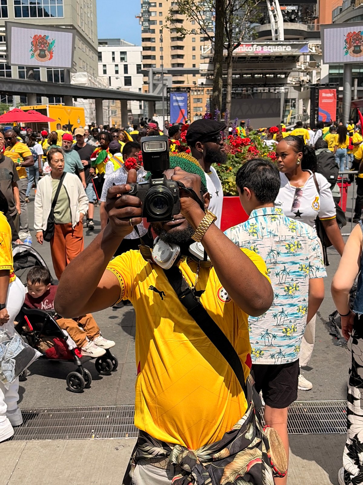 Summer evening buzz at Yonge-Dundas Square, Toronto