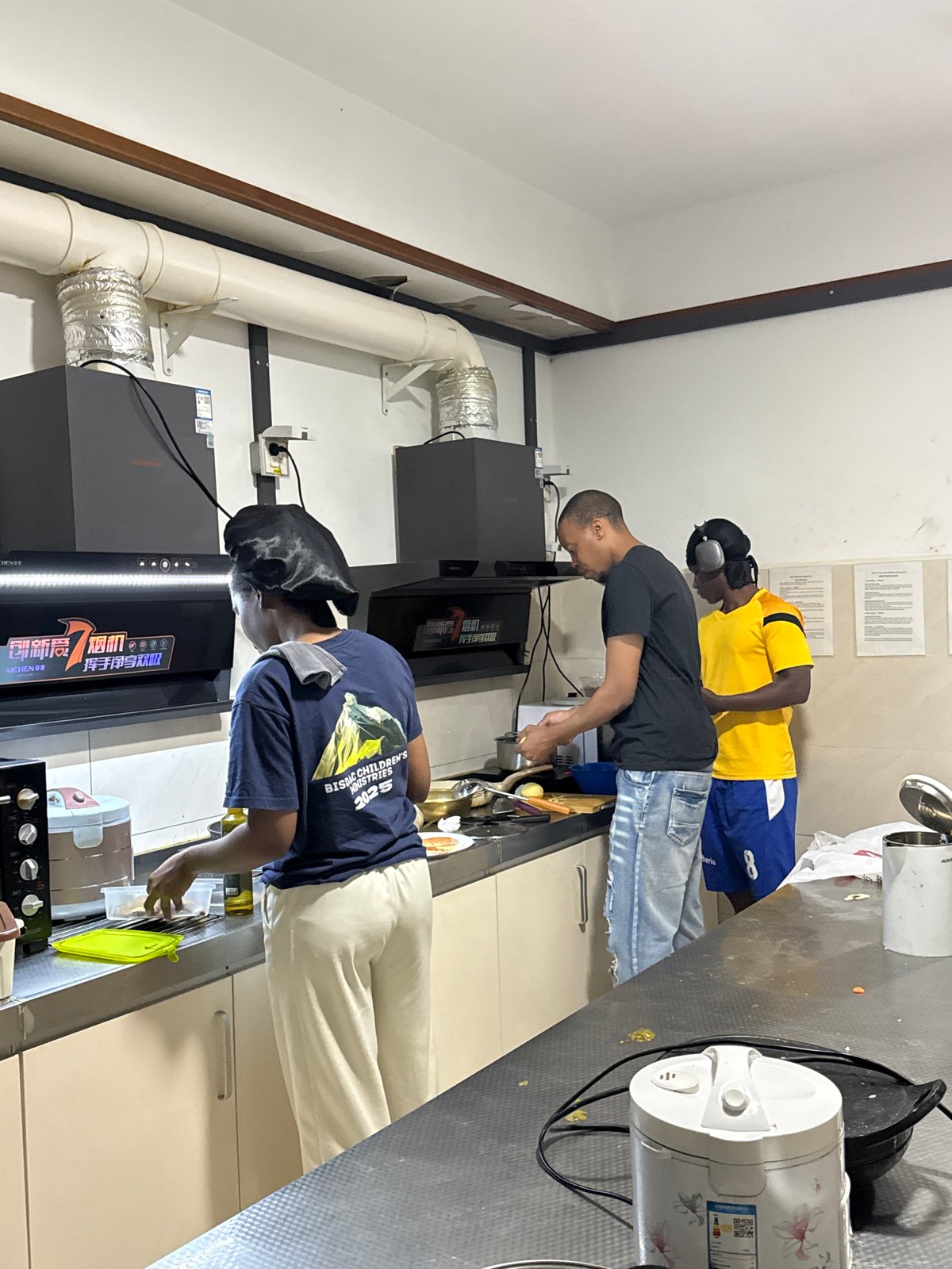 Cooking and hanging out in a Daxing District kitchen