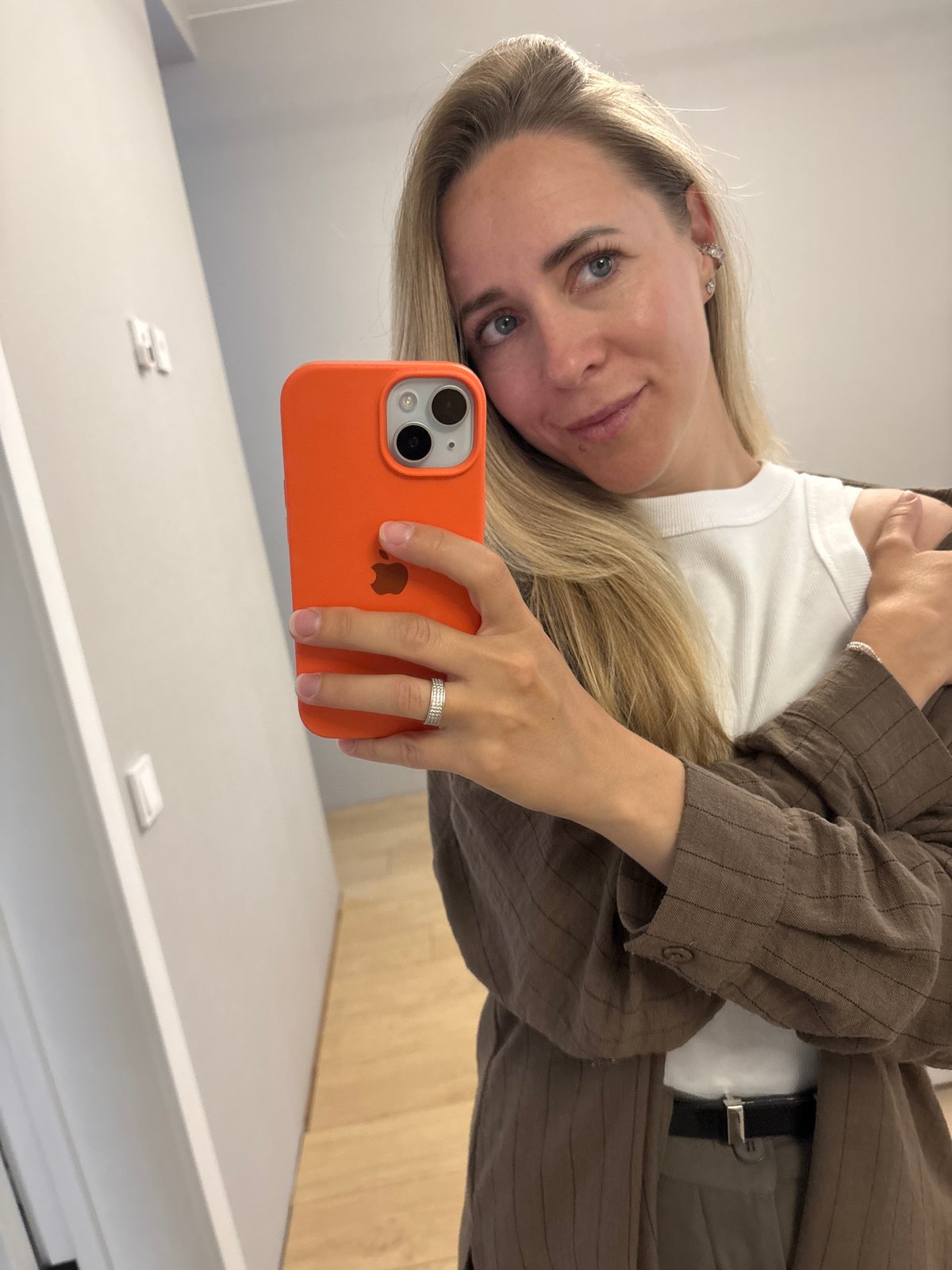 Outfit selfie session in a Chaikovsky apartment