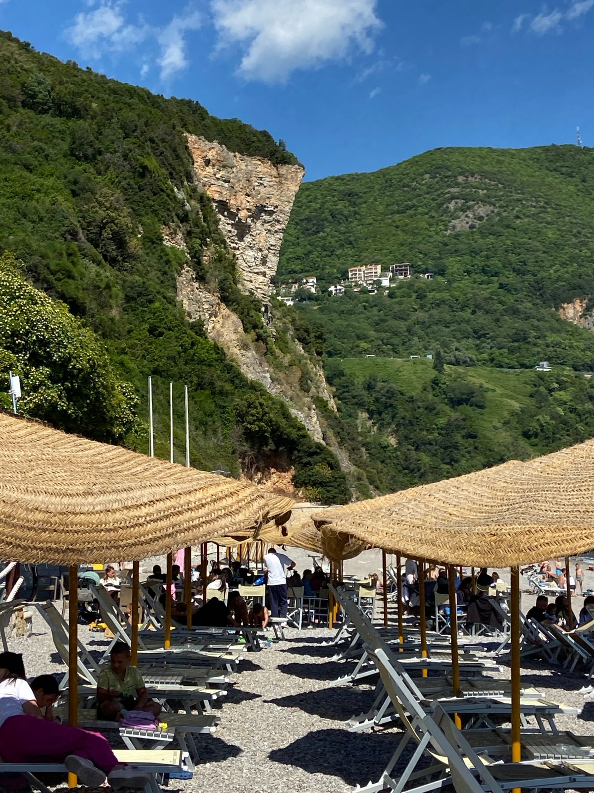 Beachside wine tasting draws crowds to Montenegro coastal restaurant