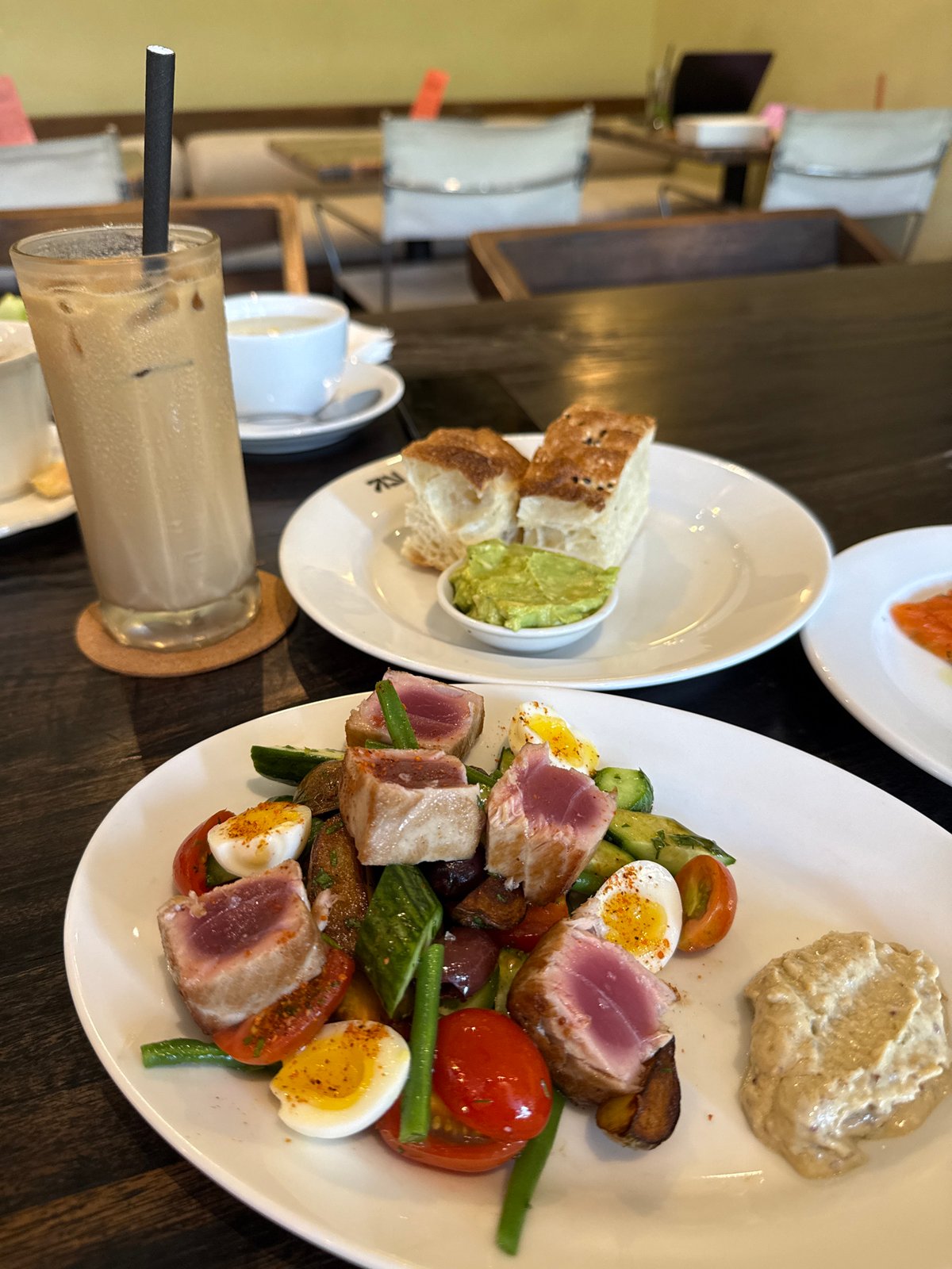 Morning meal documented at North Kuta cafe by witnesses