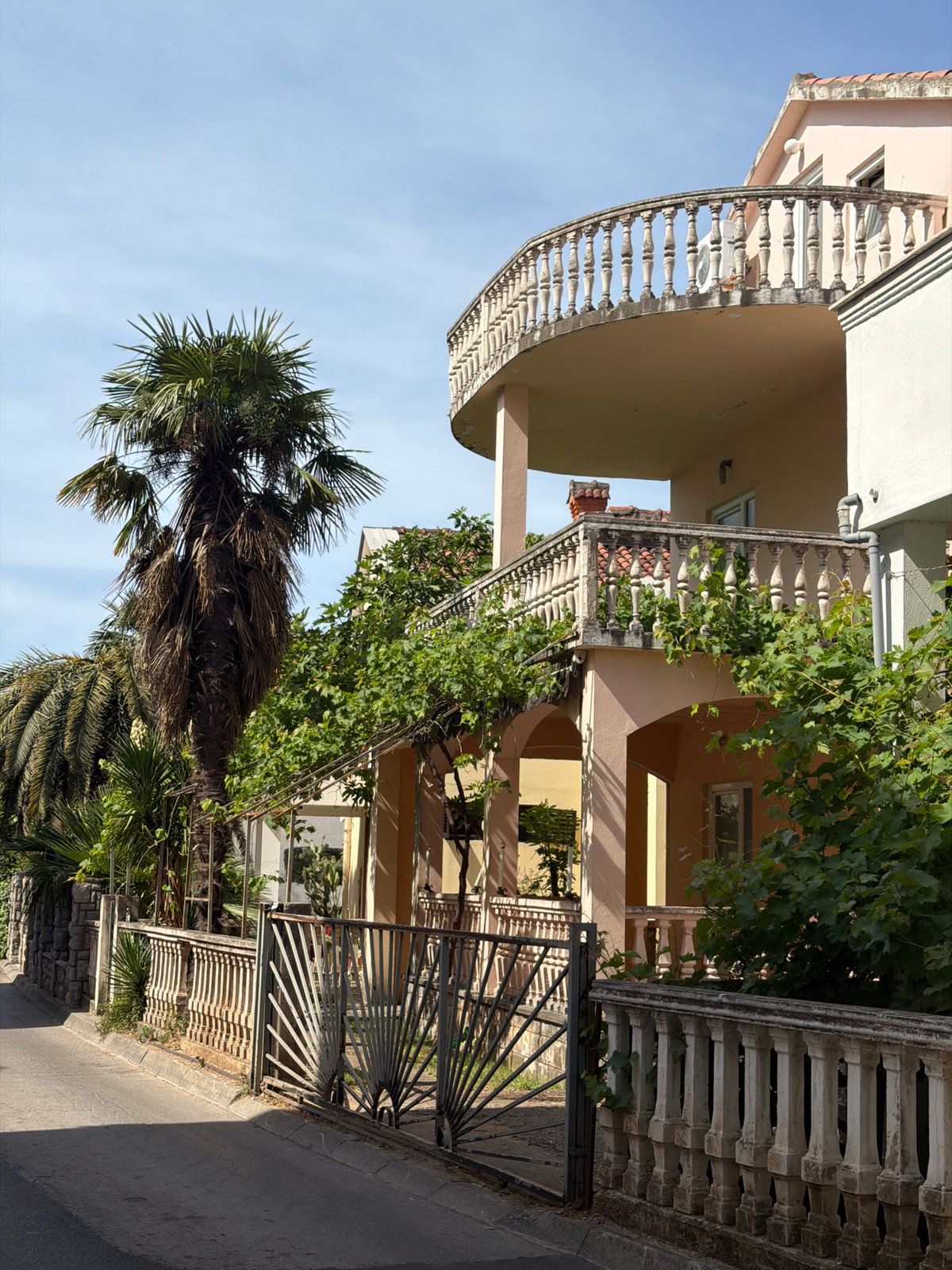 Morning walk captures Budva's architecture and blooming gardens