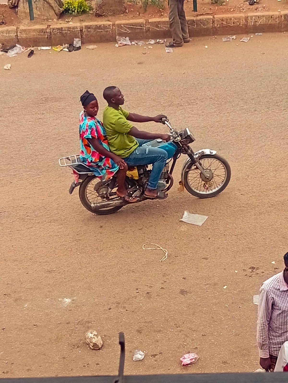 Urban street life documented across five-minute span