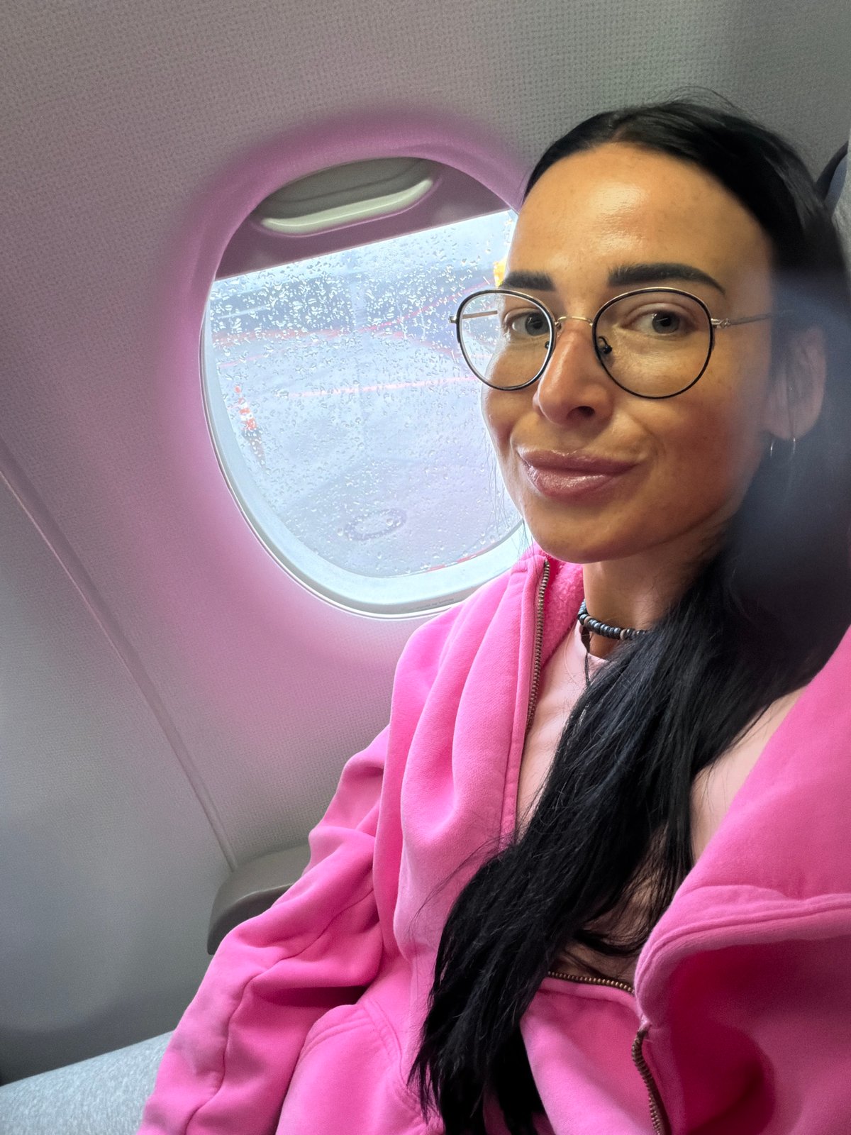 Woman takes airplane selfies during rainy flight in Khimki