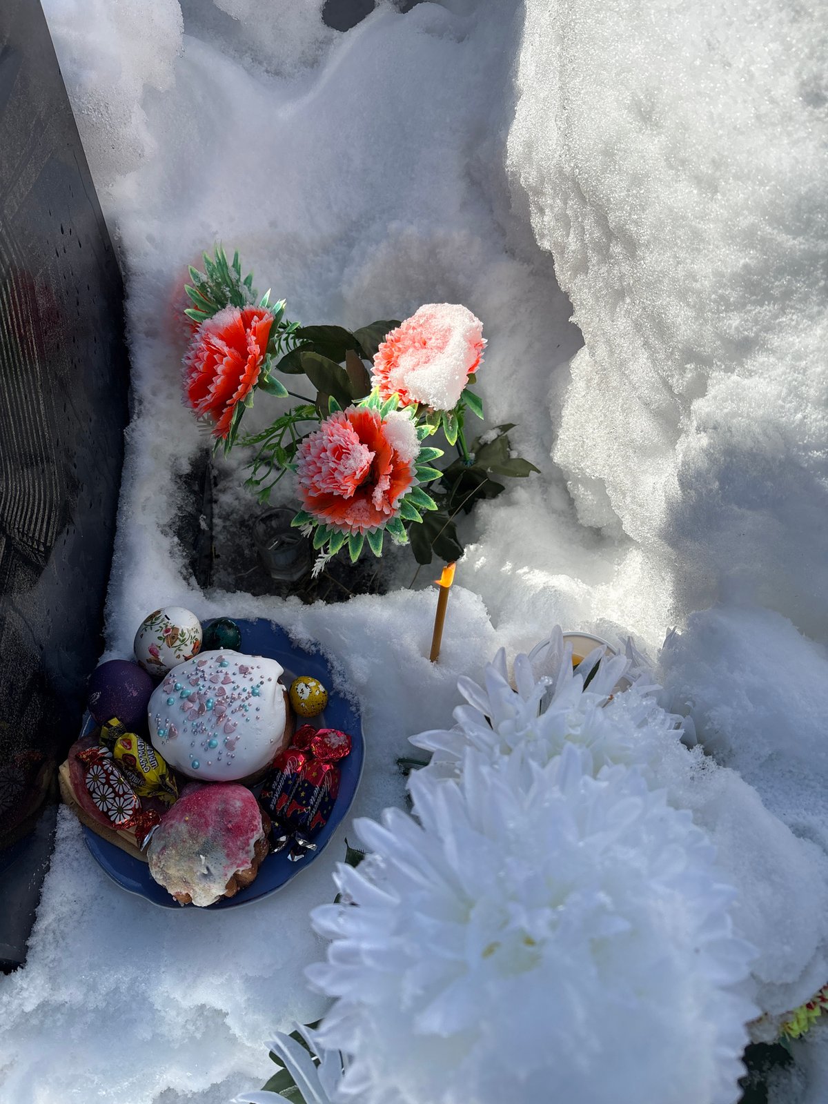Memorial offerings left on snowy grave site in Russia