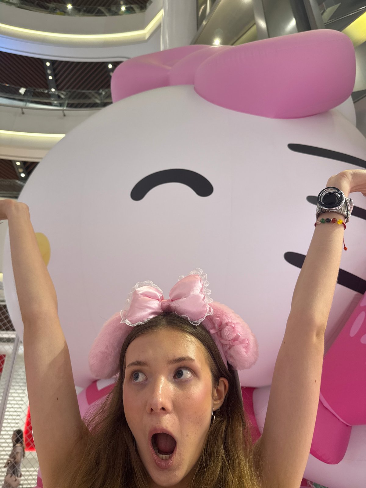 Visitors pose with Hello Kitty display, dine at Shanghai mall