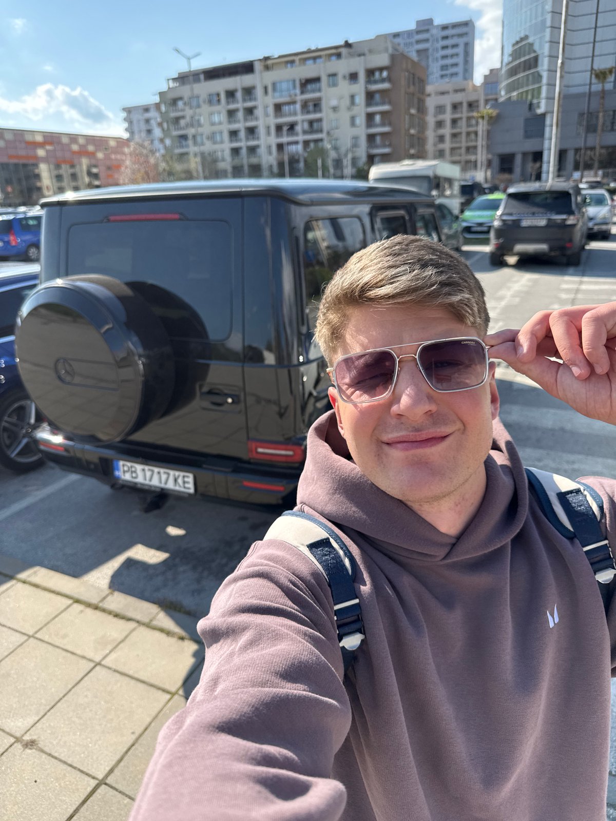 Man takes selfies, eats meal near luxury SUV in Plovdiv
