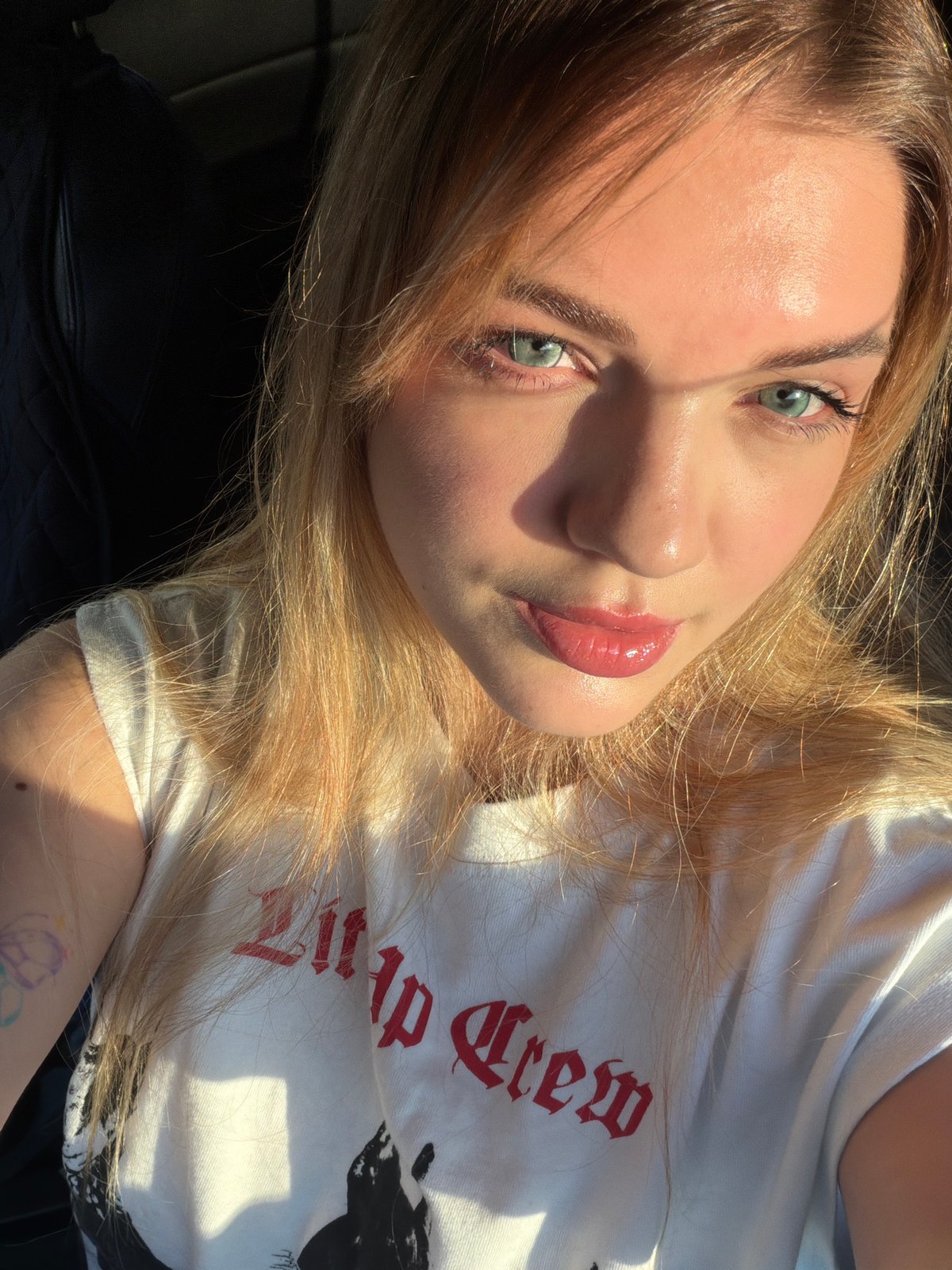 Woman takes selfies in car in Naberezhnye Chelny