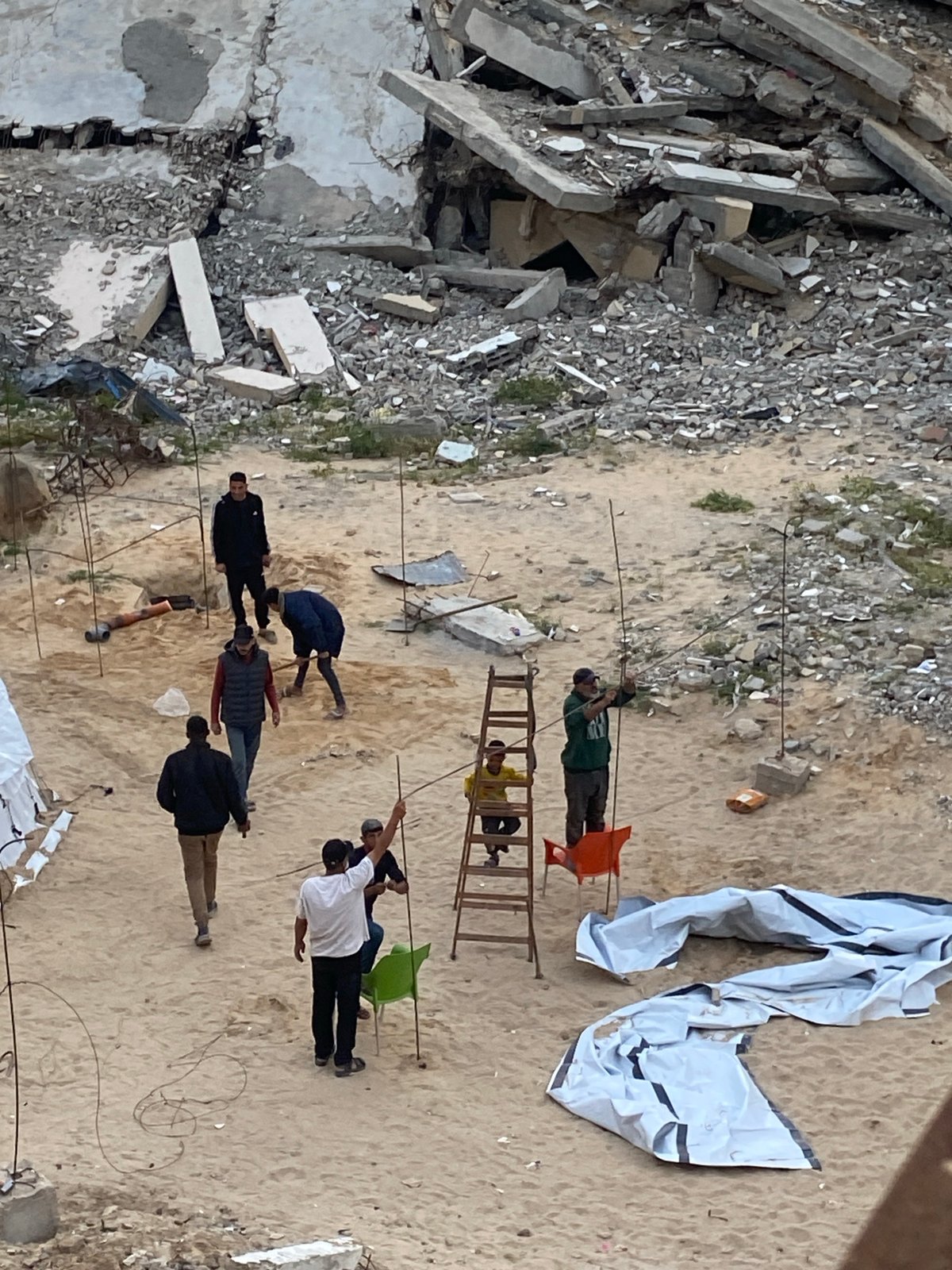Extensive building damage and debris documented in Khan Yunis