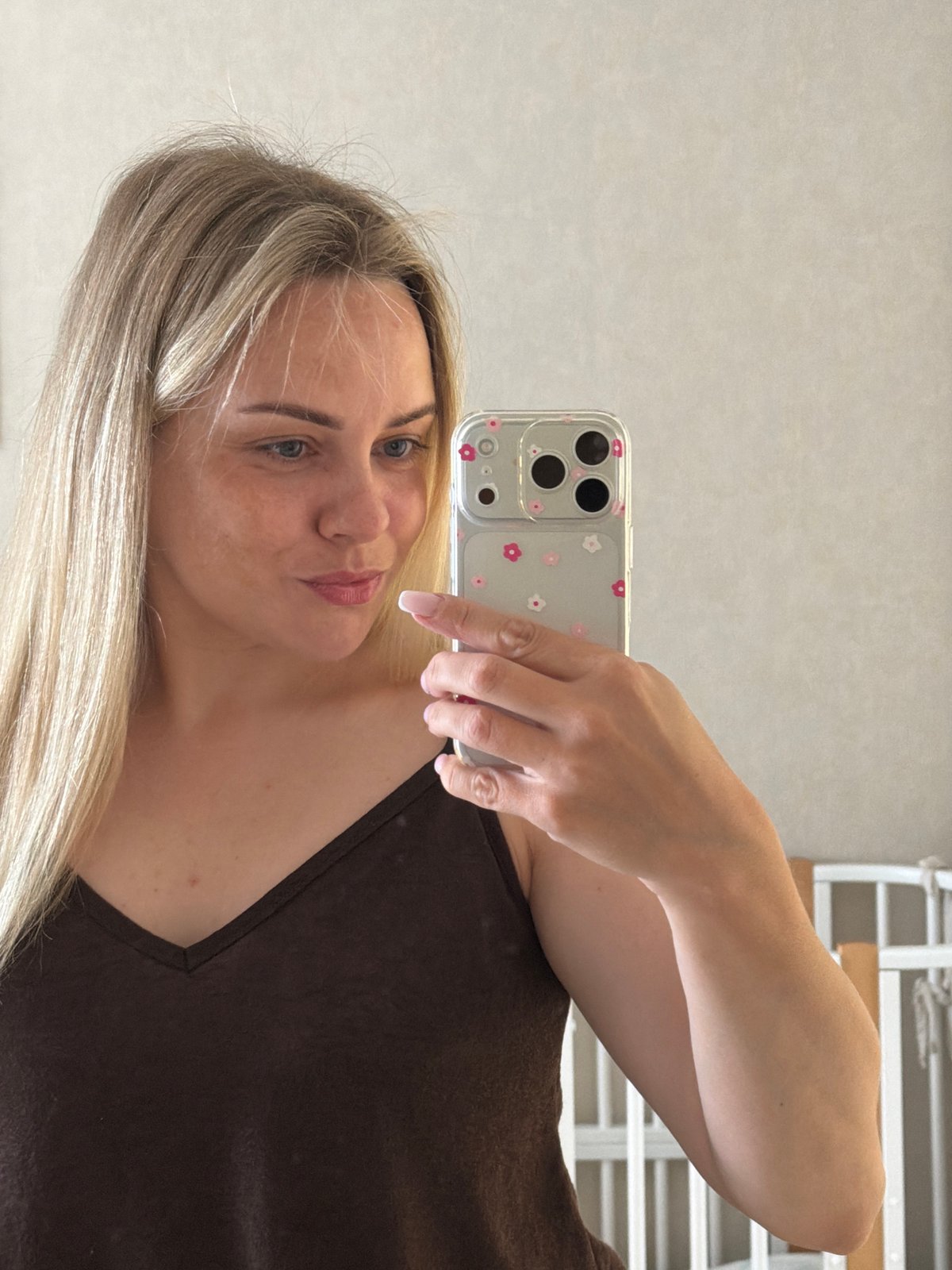 Woman Takes Multiple Selfies Around Votkinsk Over 10 Minutes
